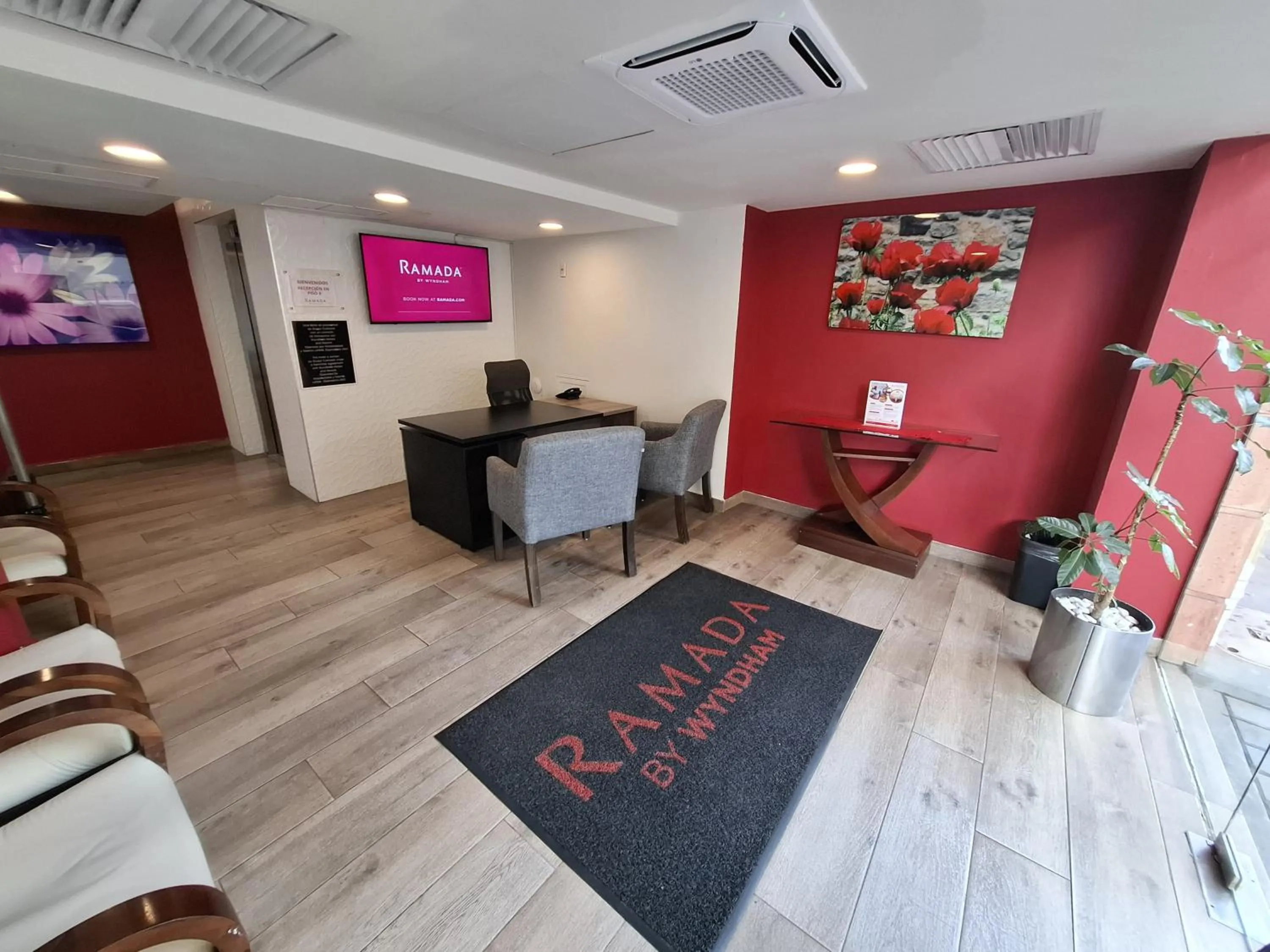 Lobby or reception in Ramada by Wyndham Tampico Centro