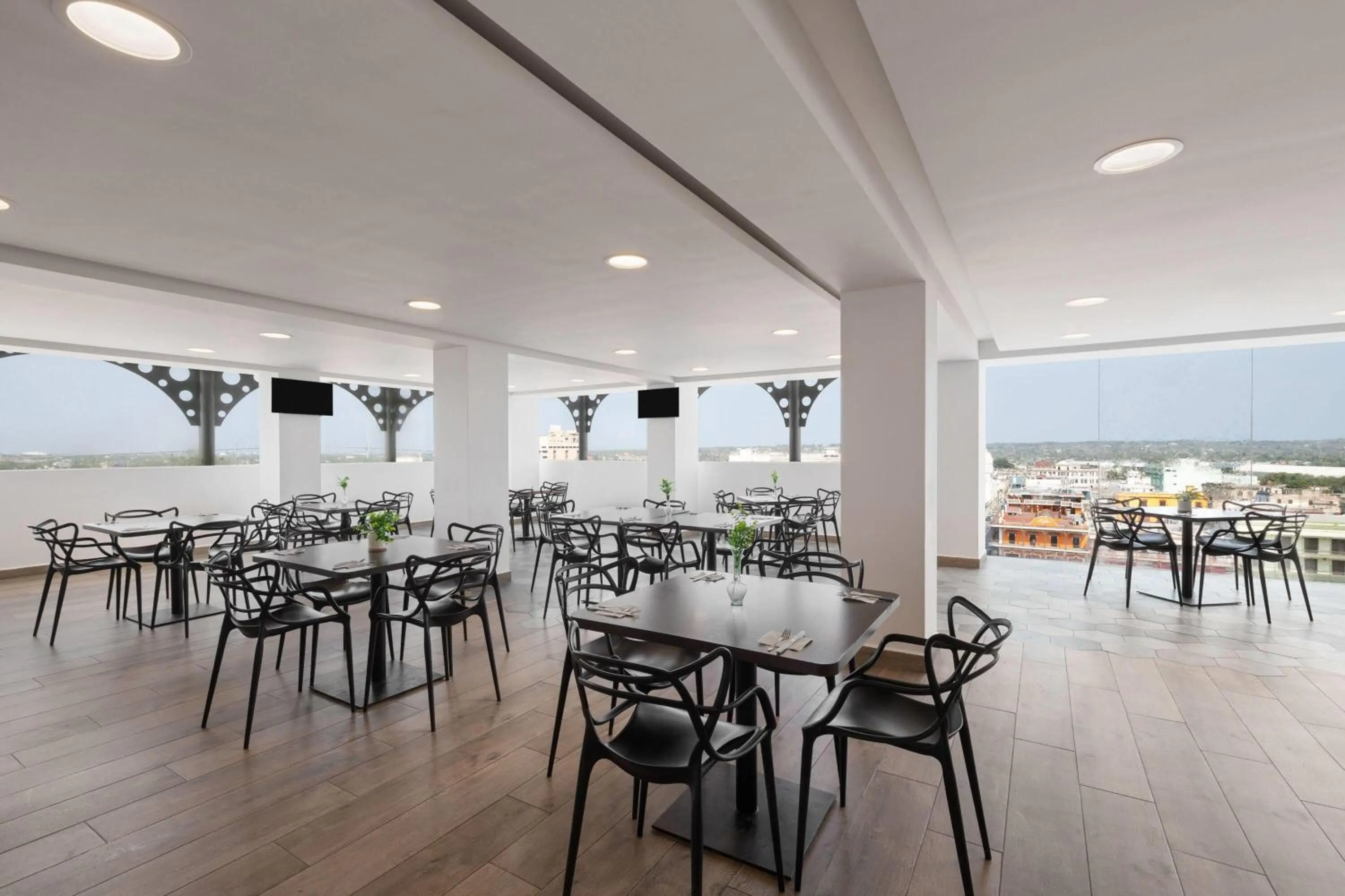 Restaurant/places to eat in Ramada by Wyndham Tampico Centro