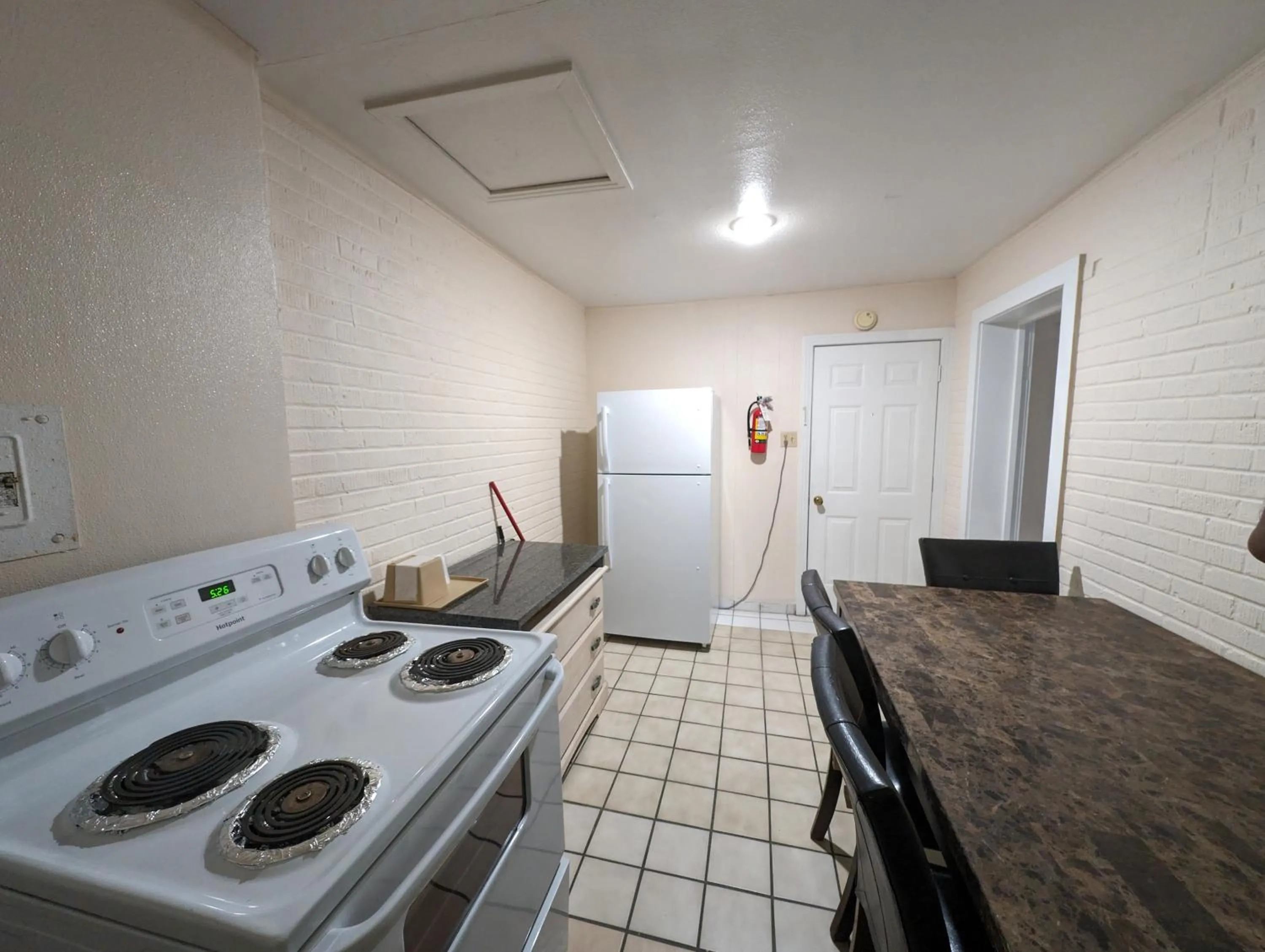 kitchen in Economy Inn Kingsville