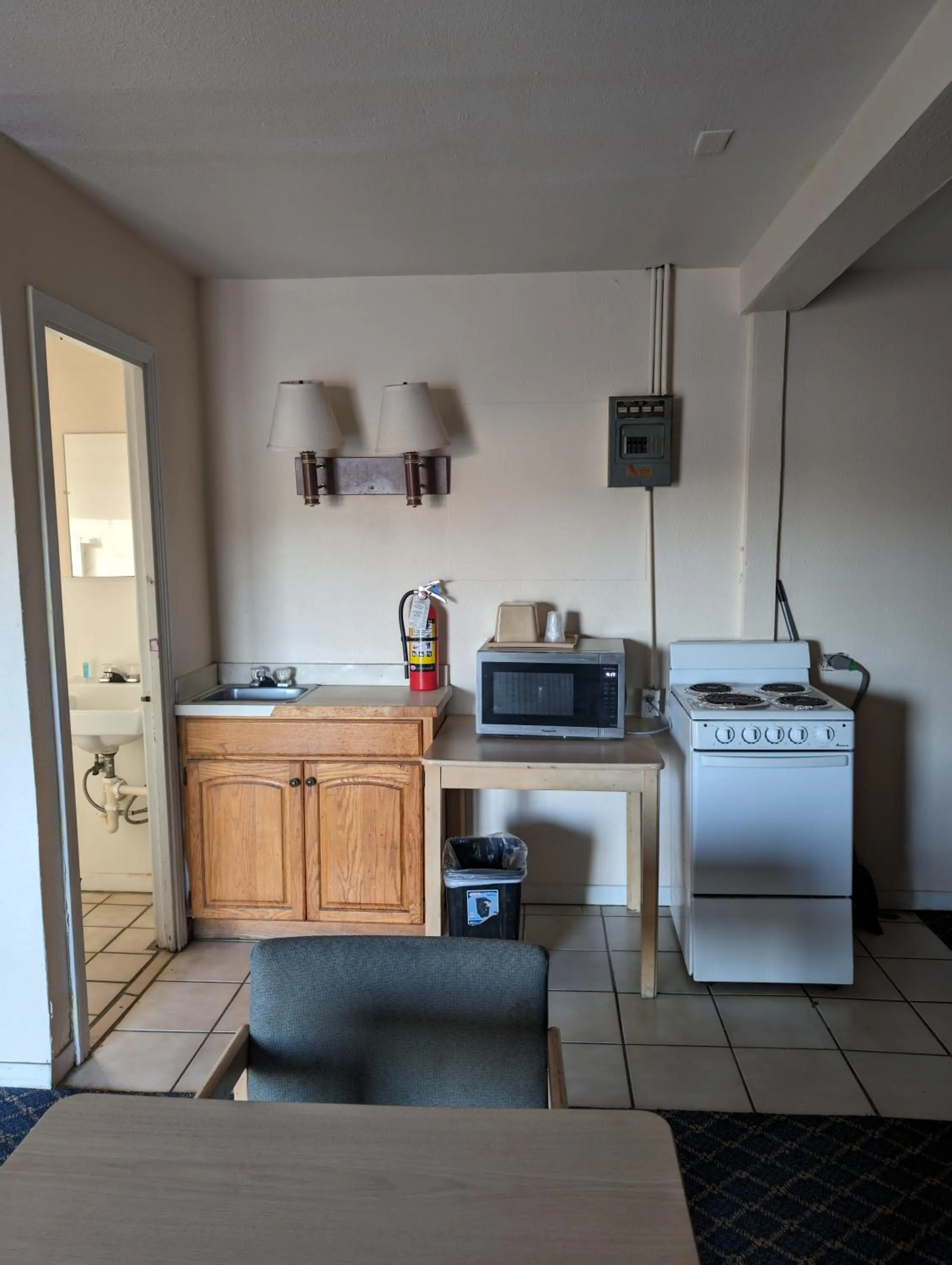 Kitchen or kitchenette in Economy Inn Kingsville
