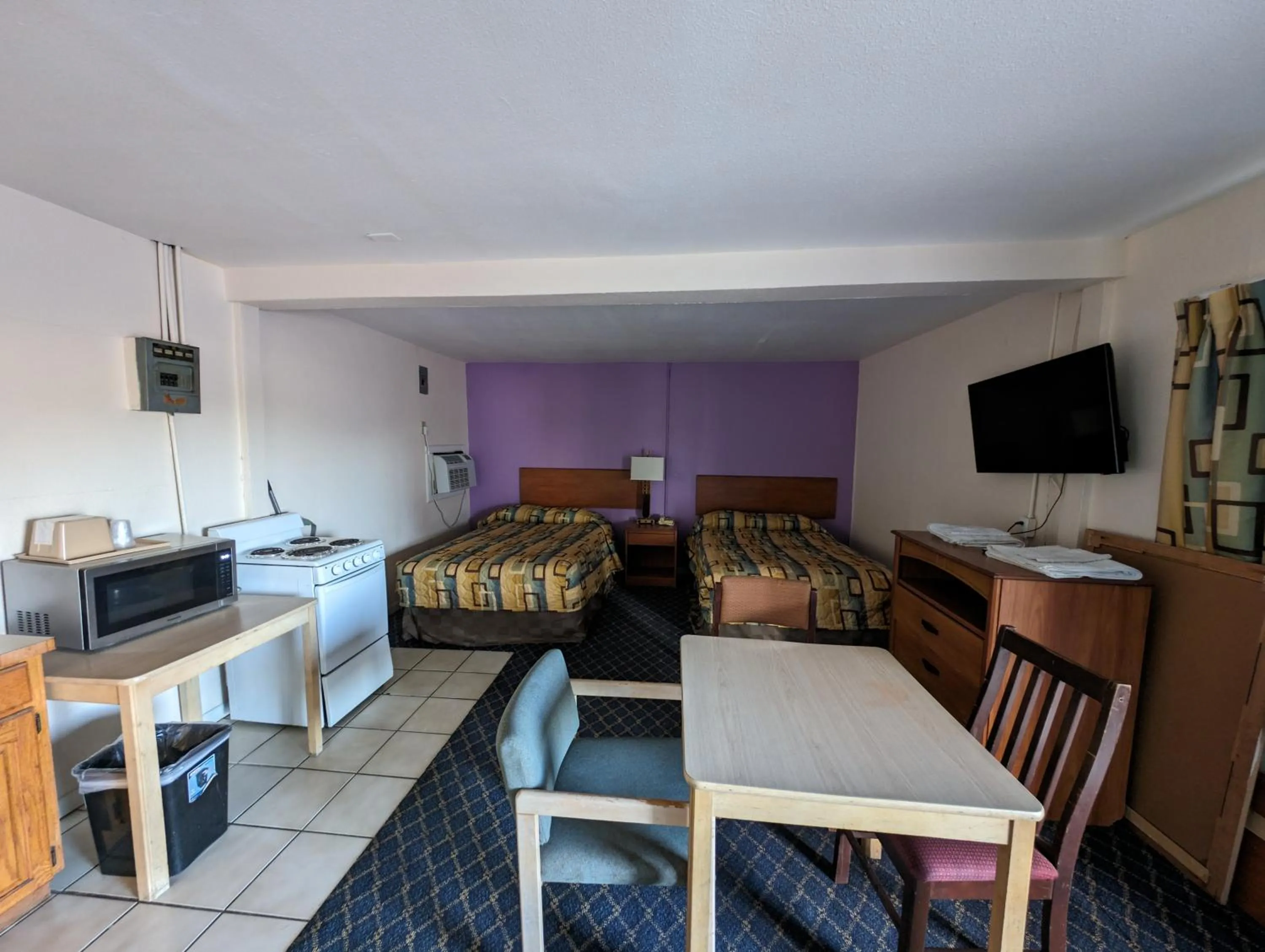 Bed in Economy Inn Kingsville