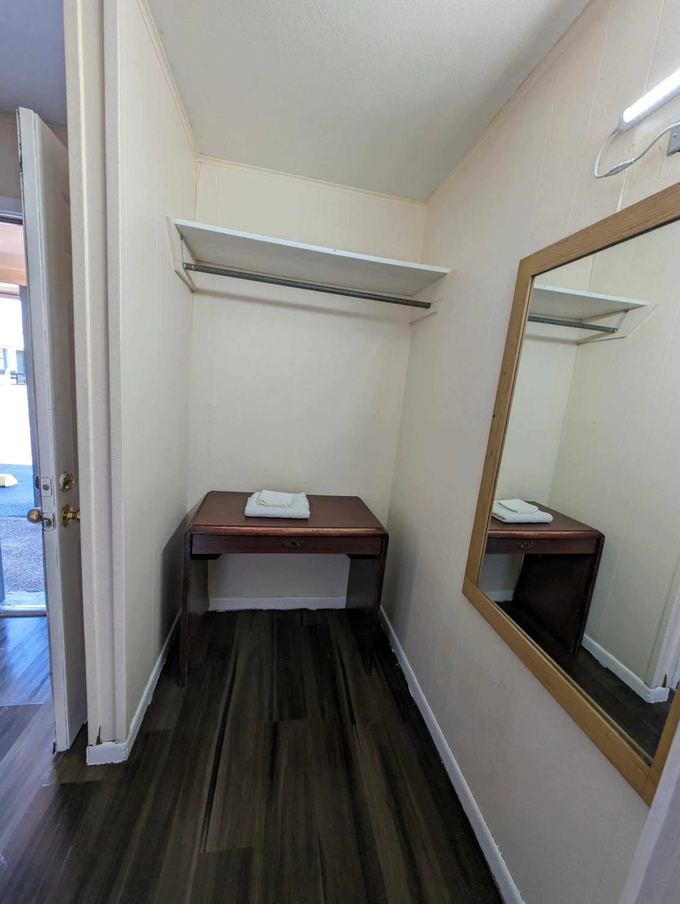 wardrobe in Economy Inn Kingsville