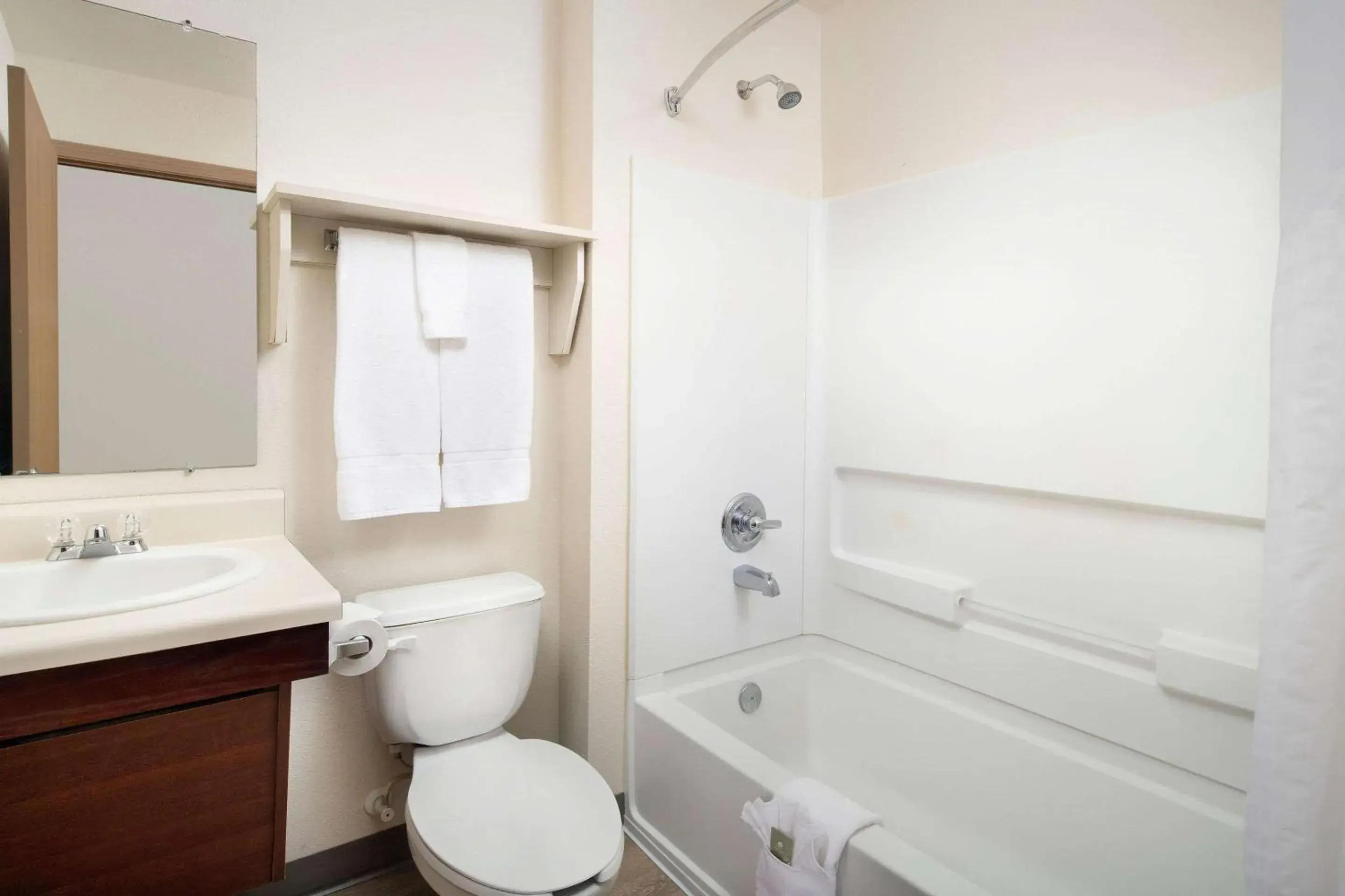 Standard Double Room with Tub - Disability Access/Non-Smoking in Woodspring Suites Huntsville/ Madison Standard Double Room with Tub - Disability Access/Non-Smoking in Woodspring Suites Huntsville/ Madison