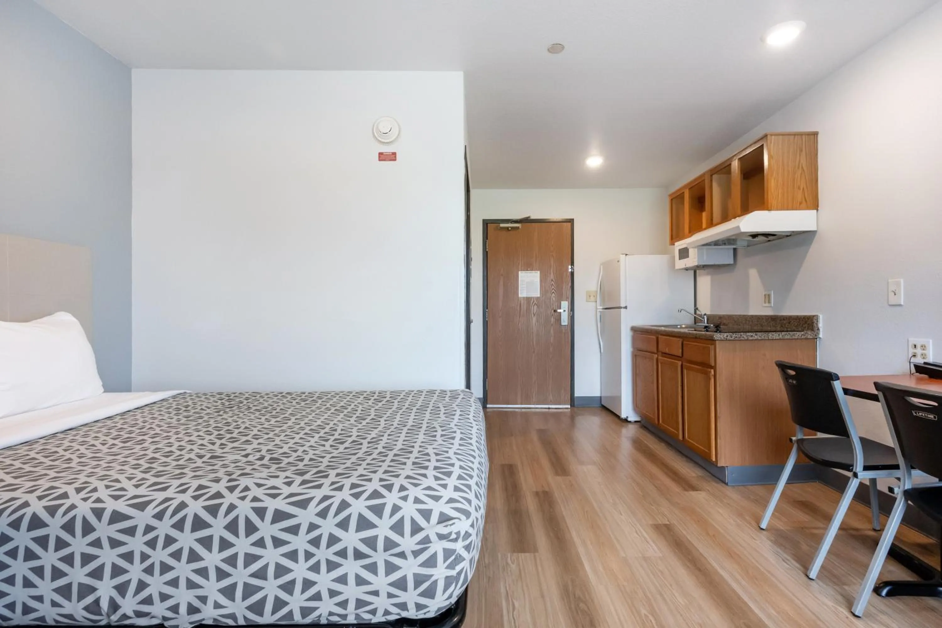 Bed in Suburban Studios Huntsville University Area