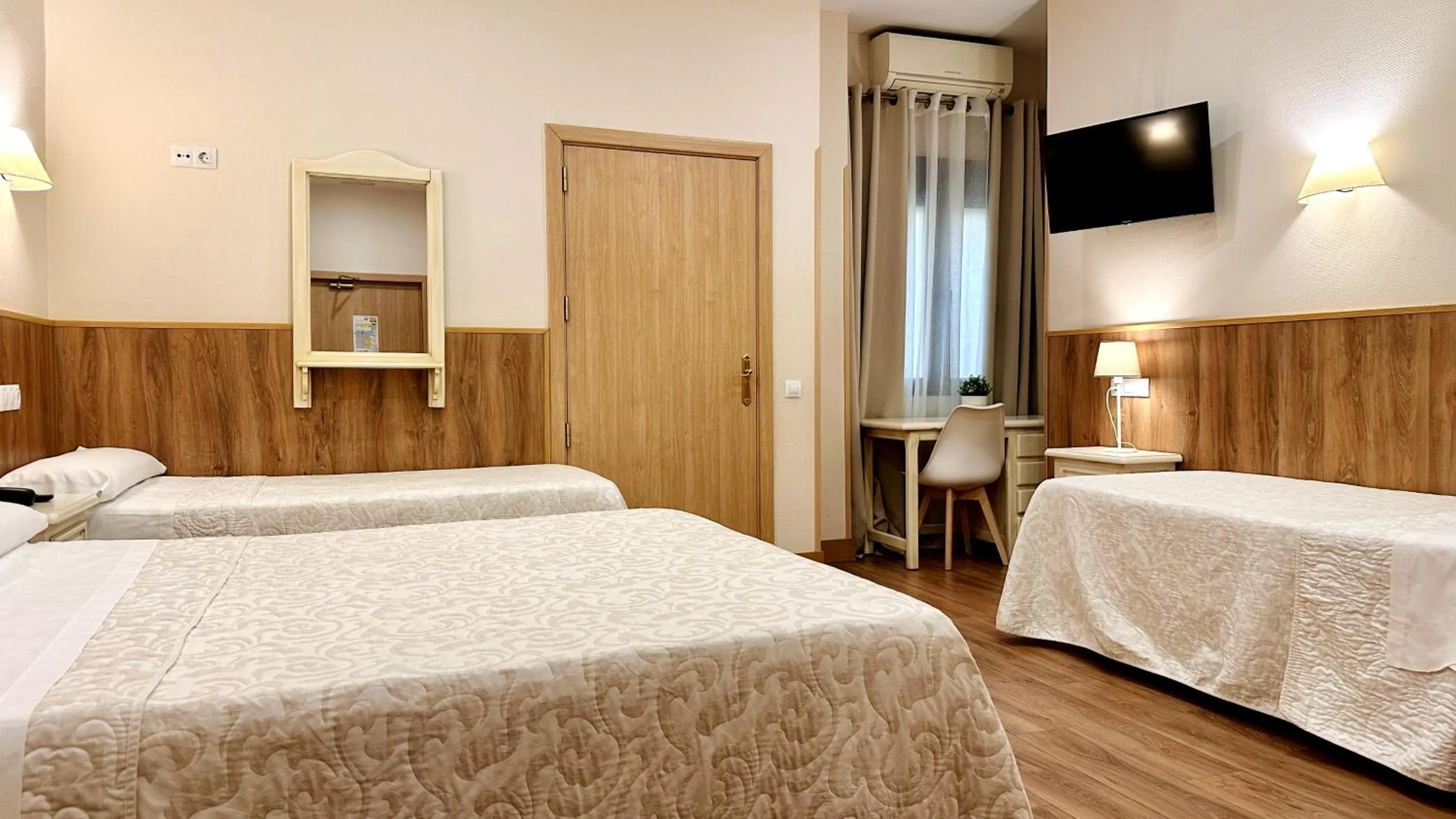 Bed in Hostal Toledo