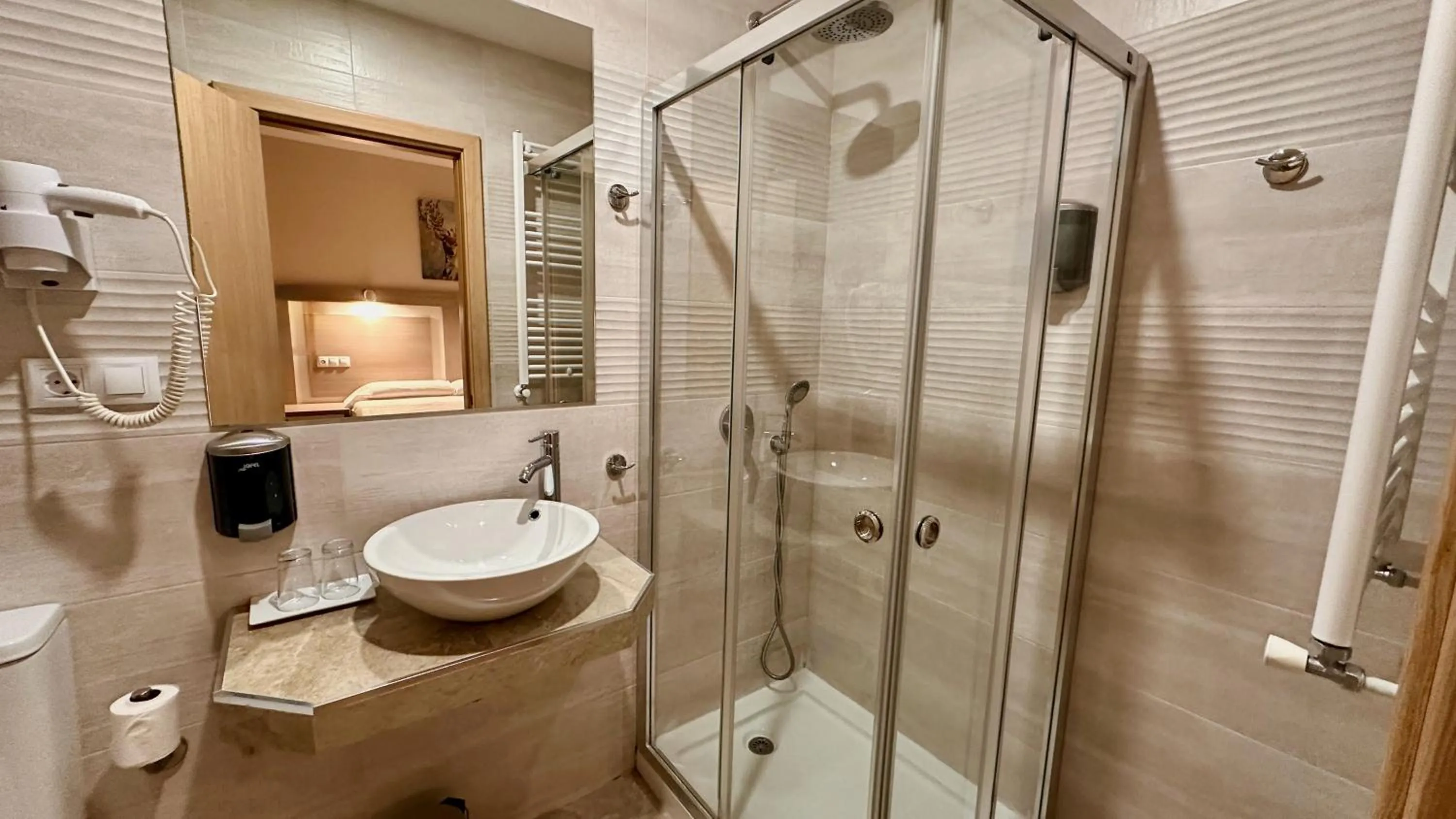 Shower in Hostal Toledo