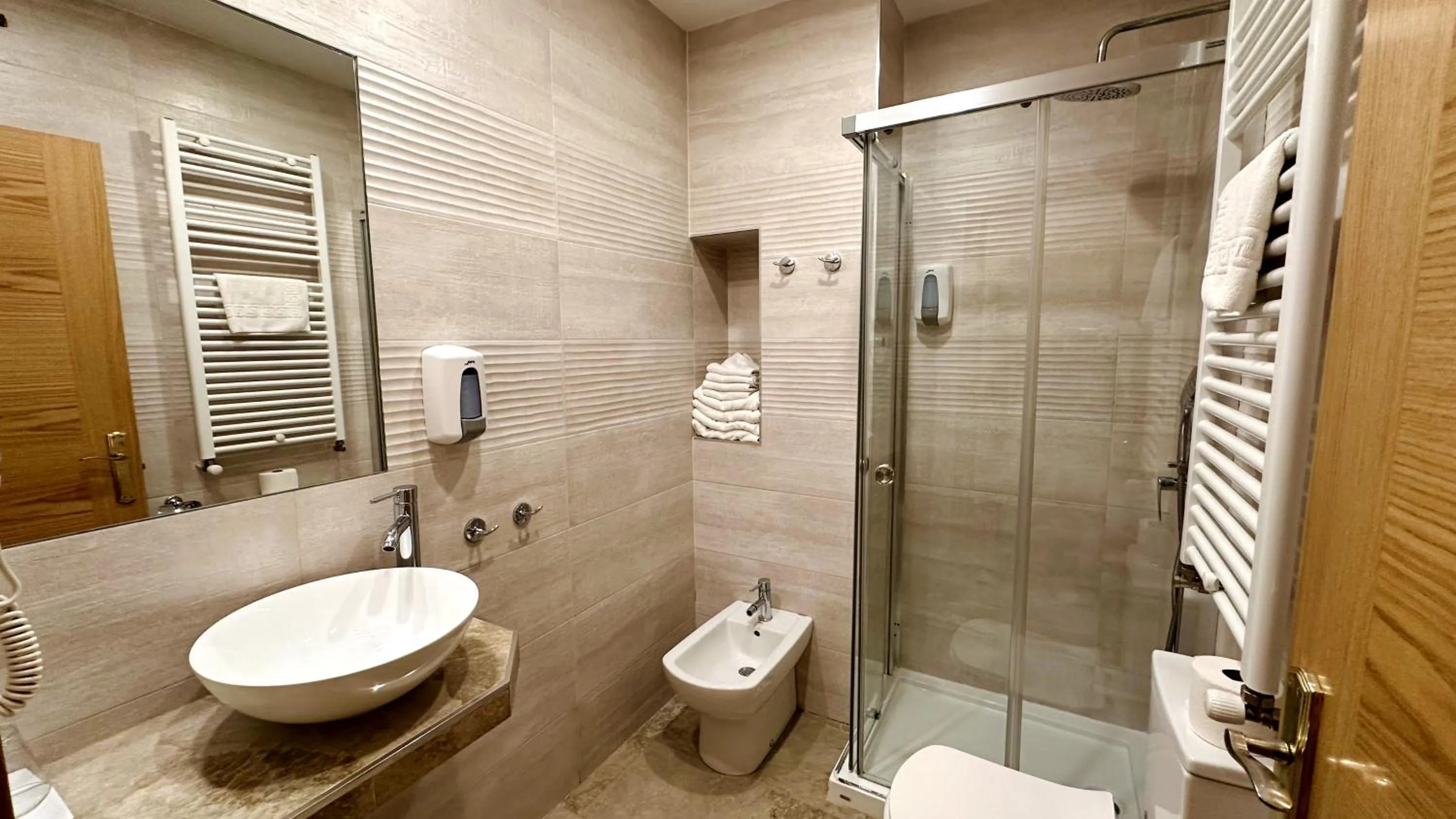 Shower in Hostal Toledo