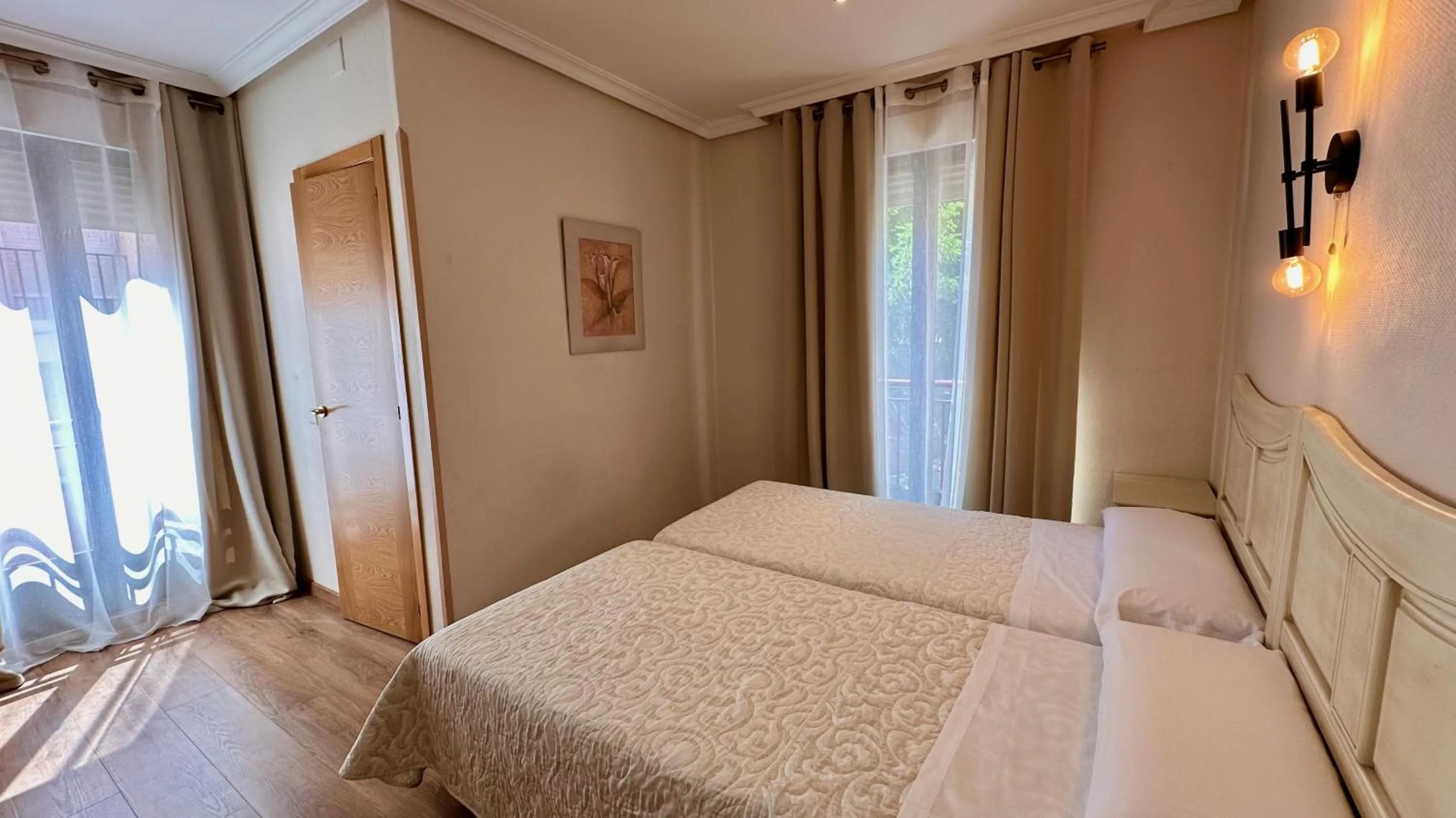 Bed in Hostal Toledo