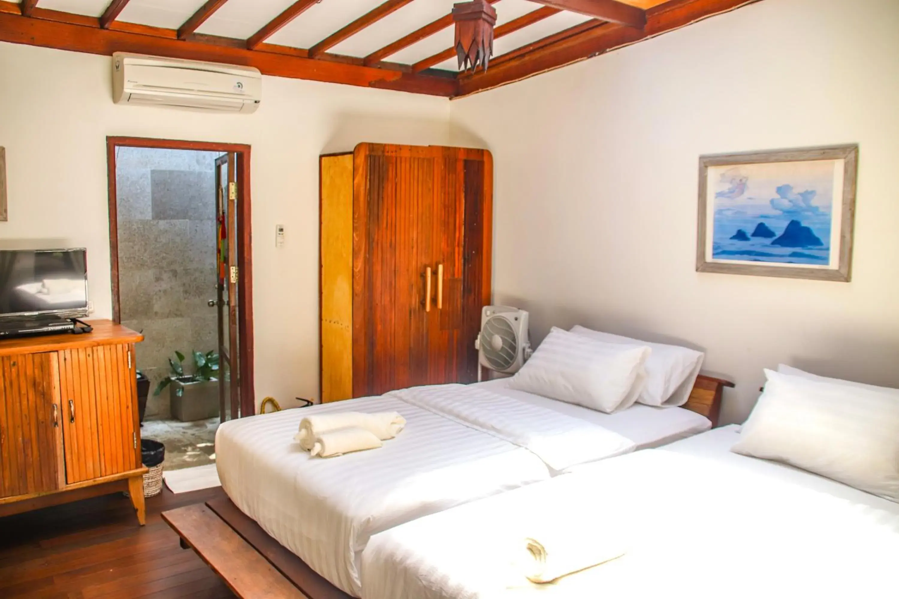 Wooden House - Twin Room in Serene Beach Villa Wooden House - Twin Room in Serene Beach Villa