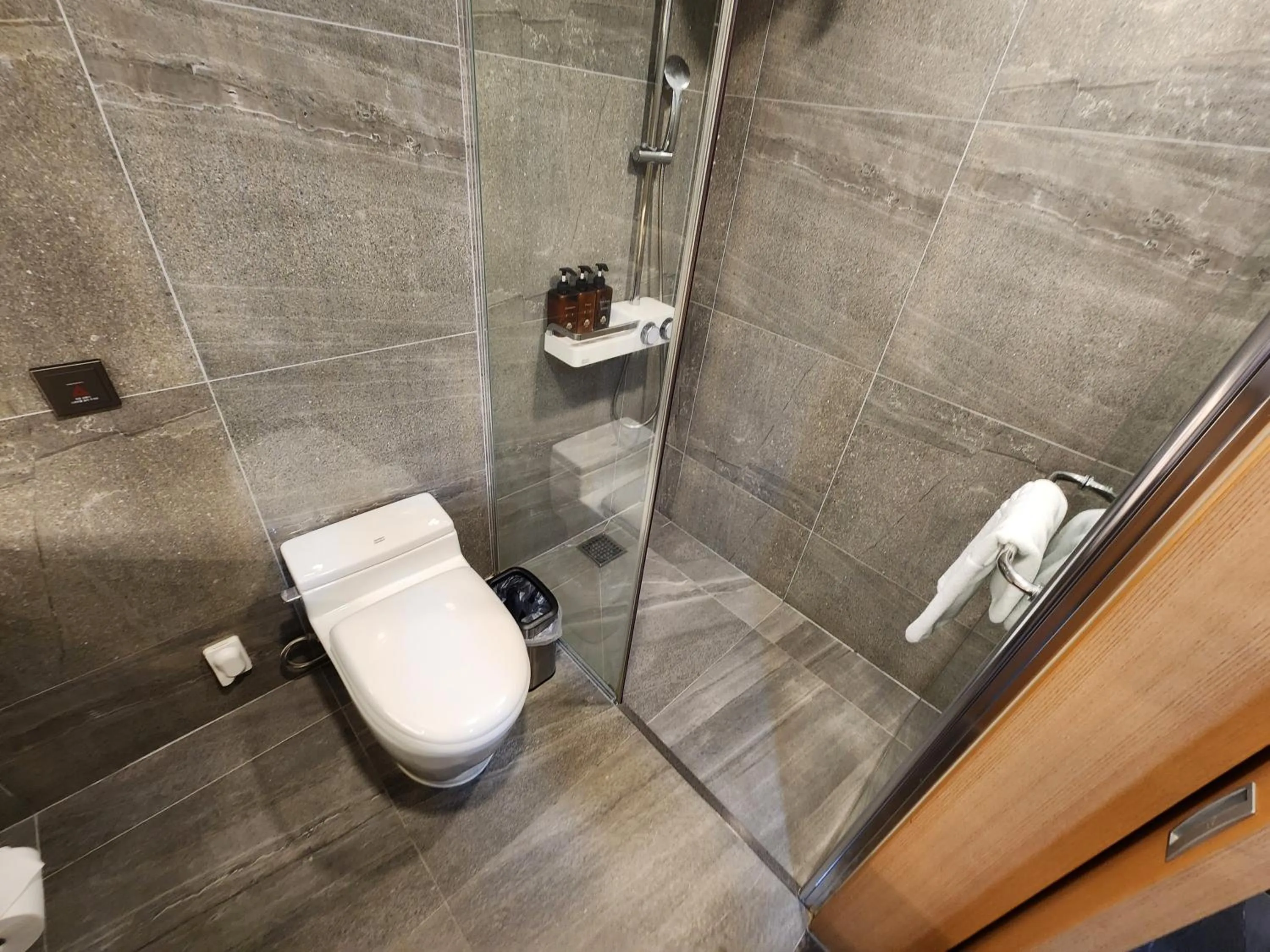 Toilet in Seogwipo JS Hotel