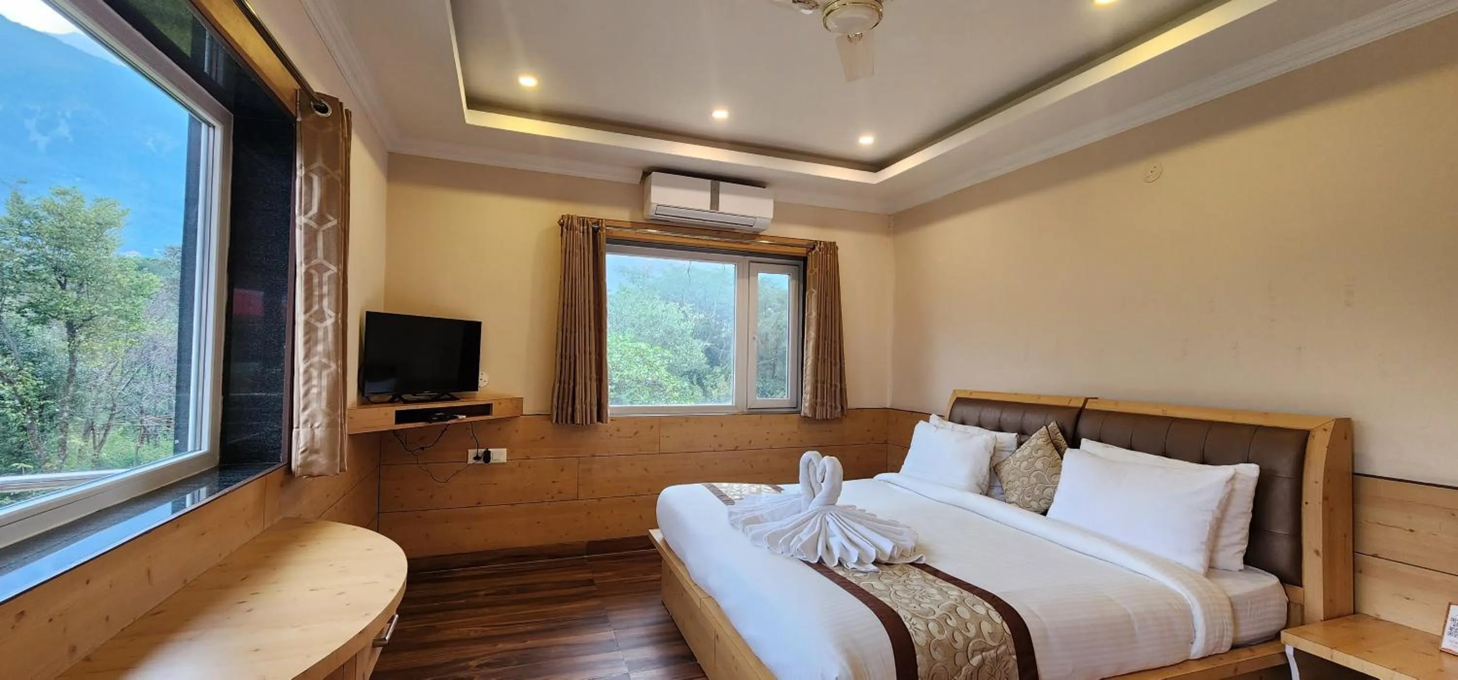 Bed in Quartz Himalayan Brothers