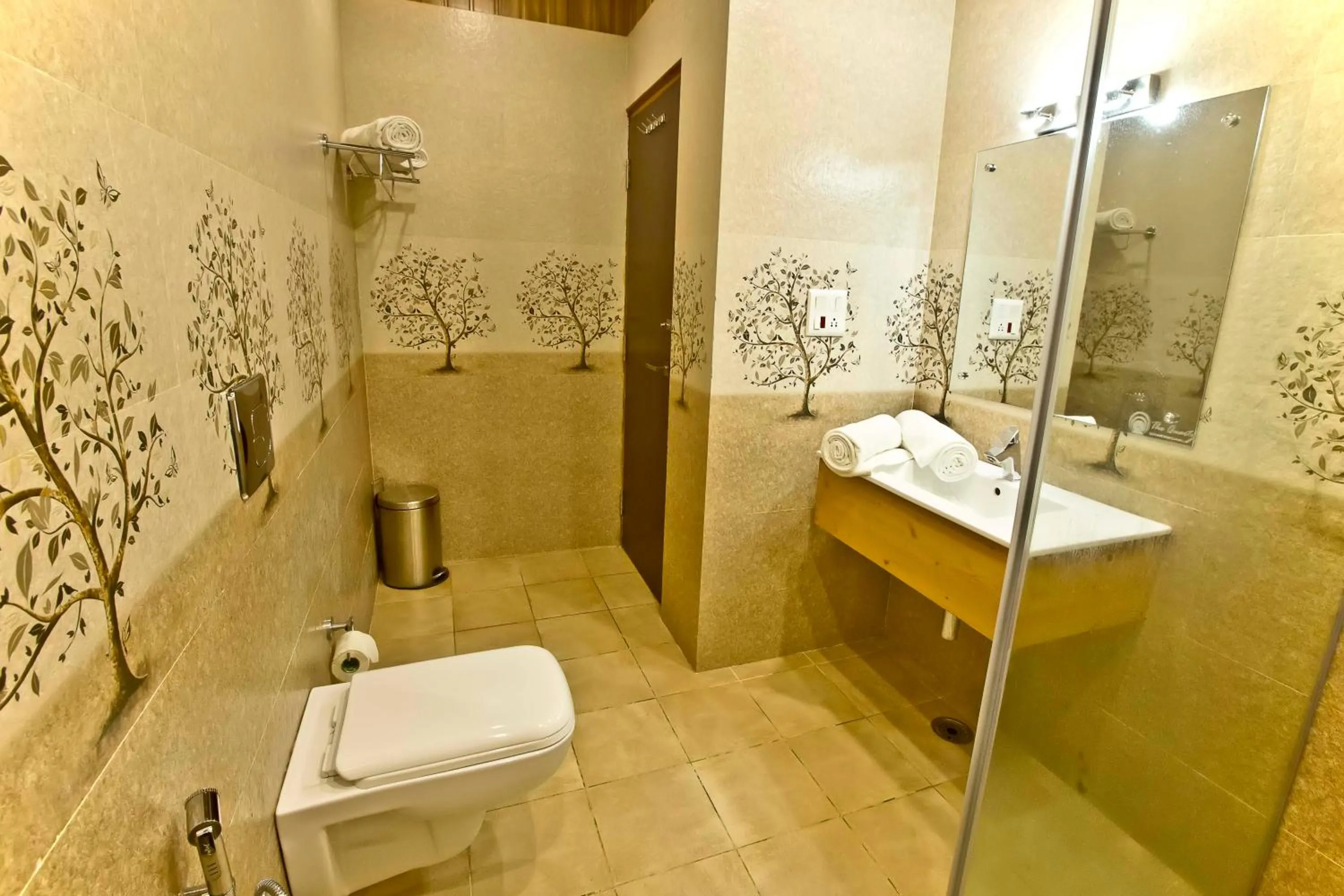 Shower in Quartz Himalayan Brothers