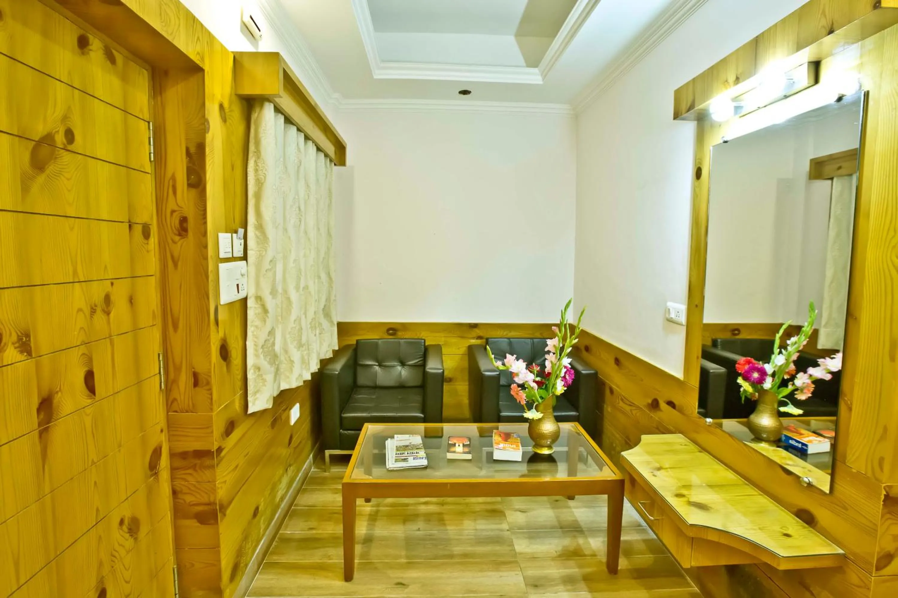 Restaurant/places to eat in Quartz Himalayan Brothers