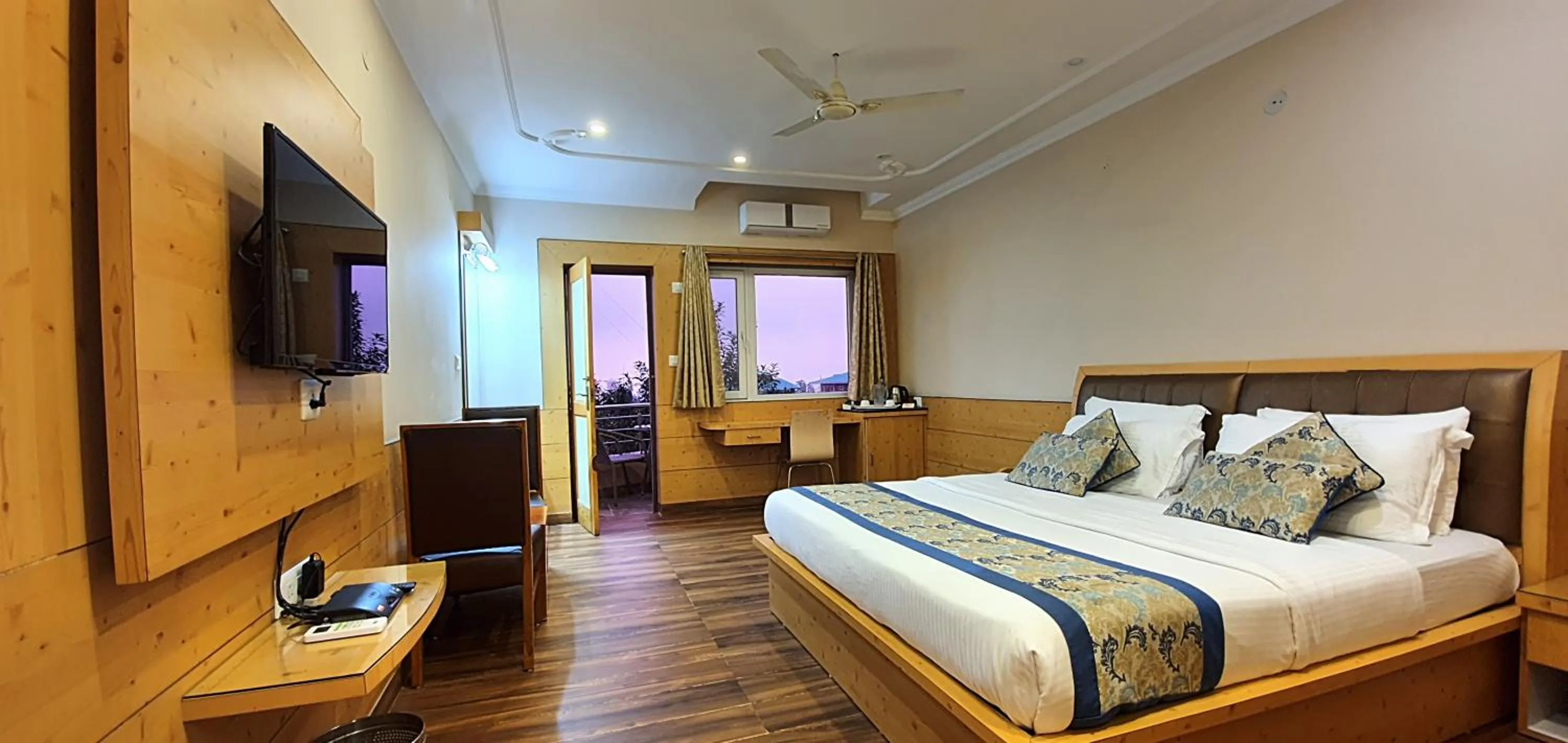 TV and multimedia, Bed in Quartz Himalayan Brothers