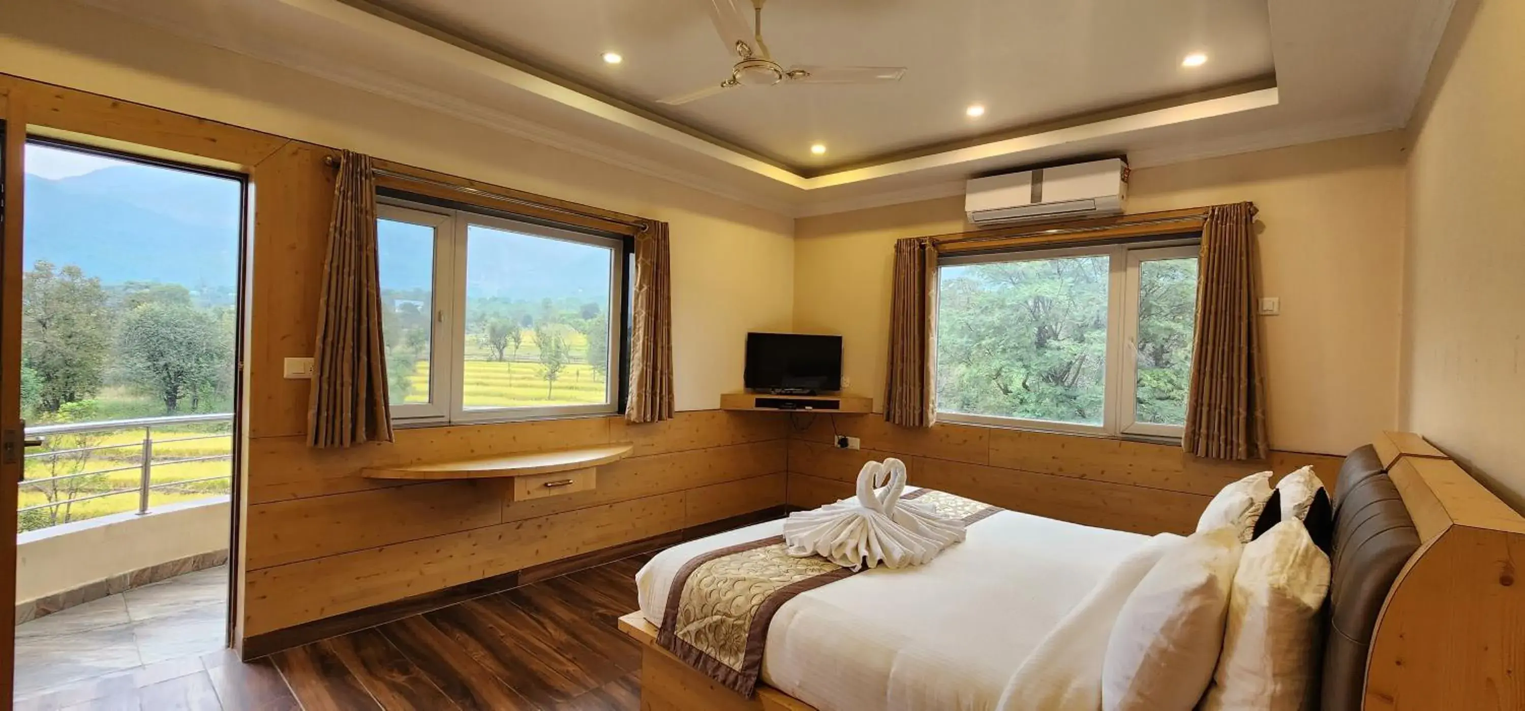 King Suite - single occupancy in Quartz Himalayan Brothers King Suite - single occupancy in Quartz Himalayan Brothers