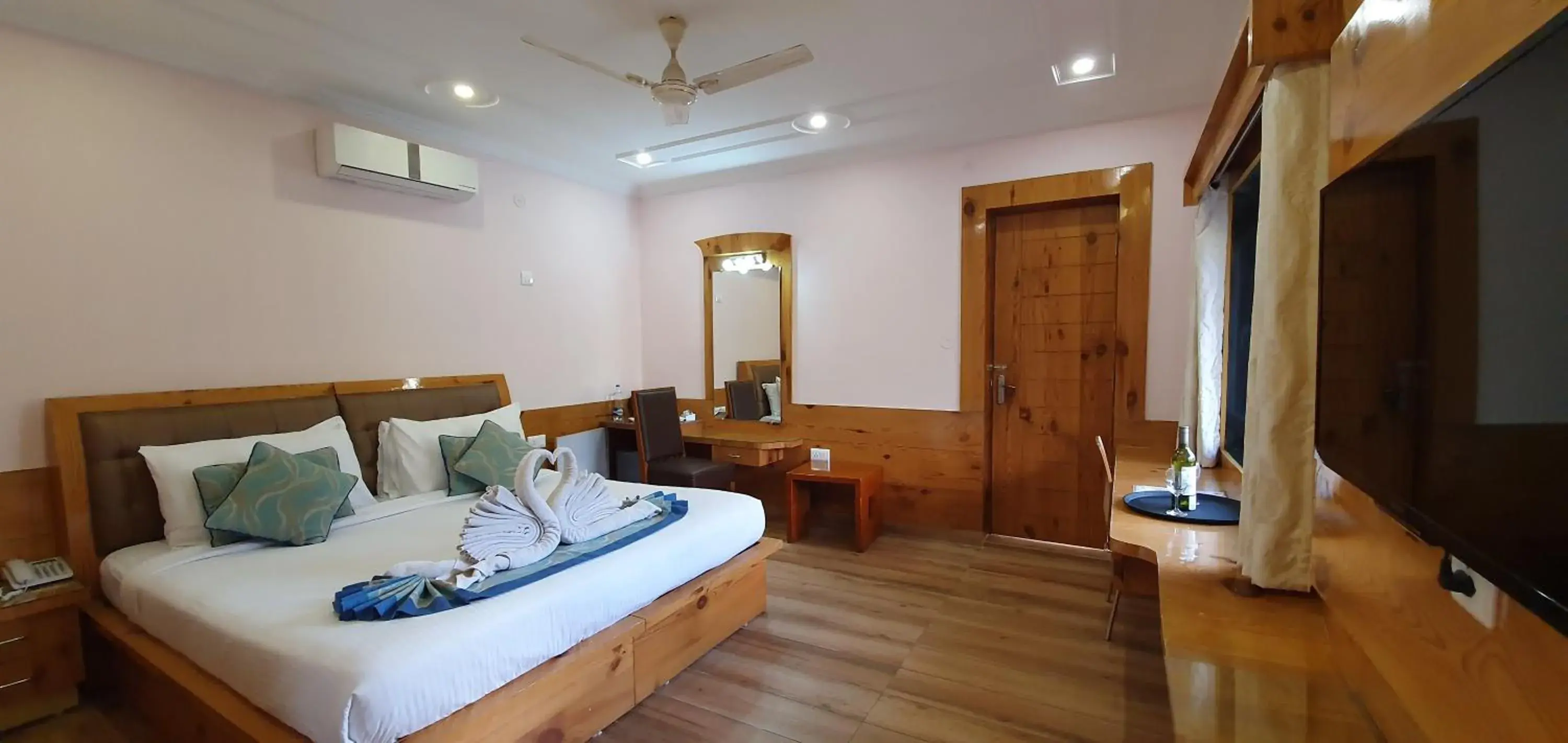 Family Junior Suite - single occupancy in Quartz Himalayan Brothers Family Junior Suite - single occupancy in Quartz Himalayan Brothers