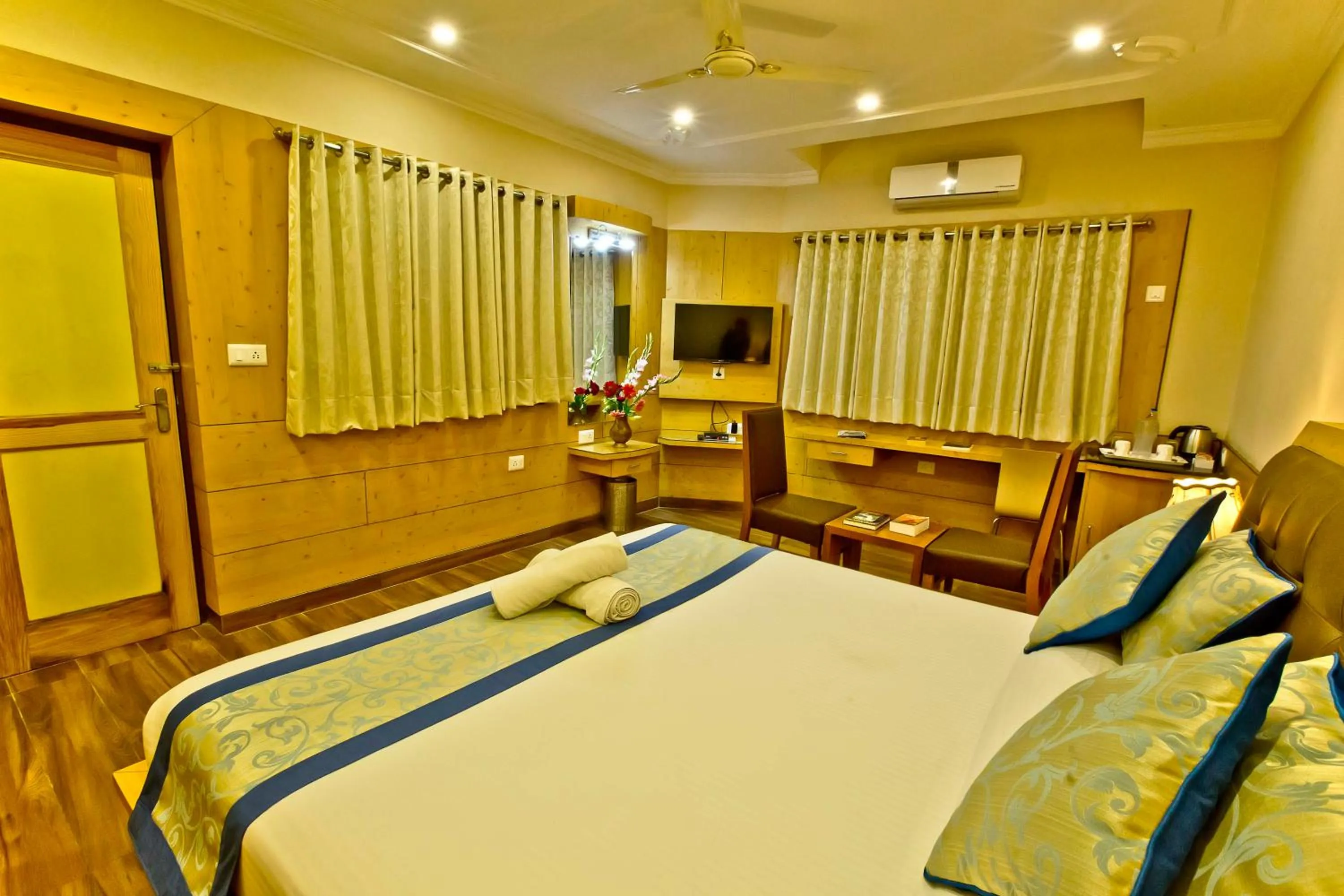 Bed in Quartz Himalayan Brothers