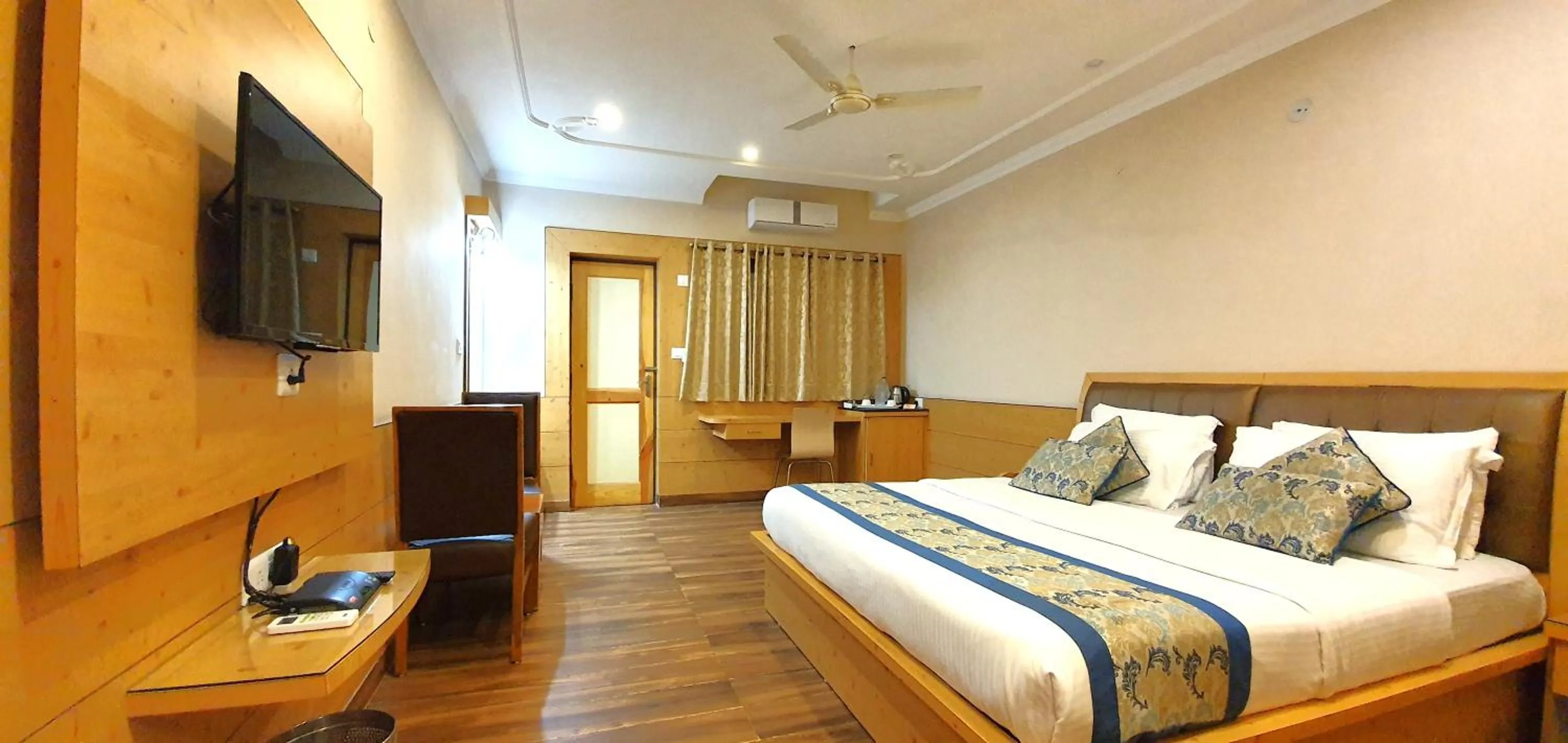 Bed in Quartz Himalayan Brothers