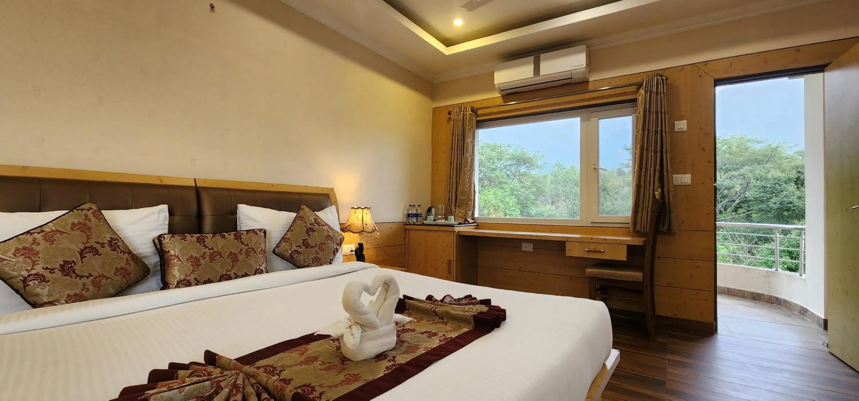 Bed in Quartz Himalayan Brothers