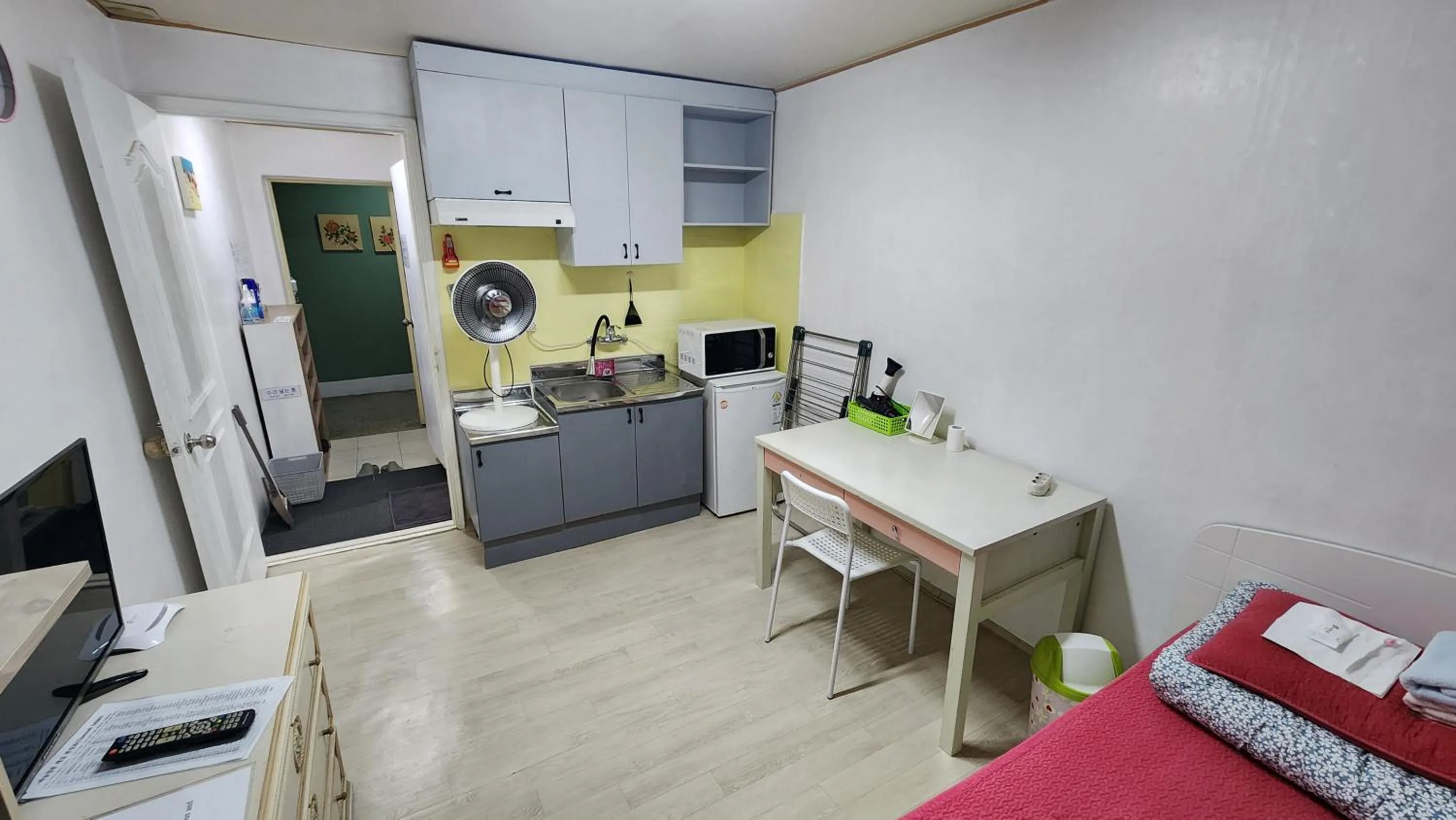 Photo of the whole room in Daejeon Guesthouse Sky Garden