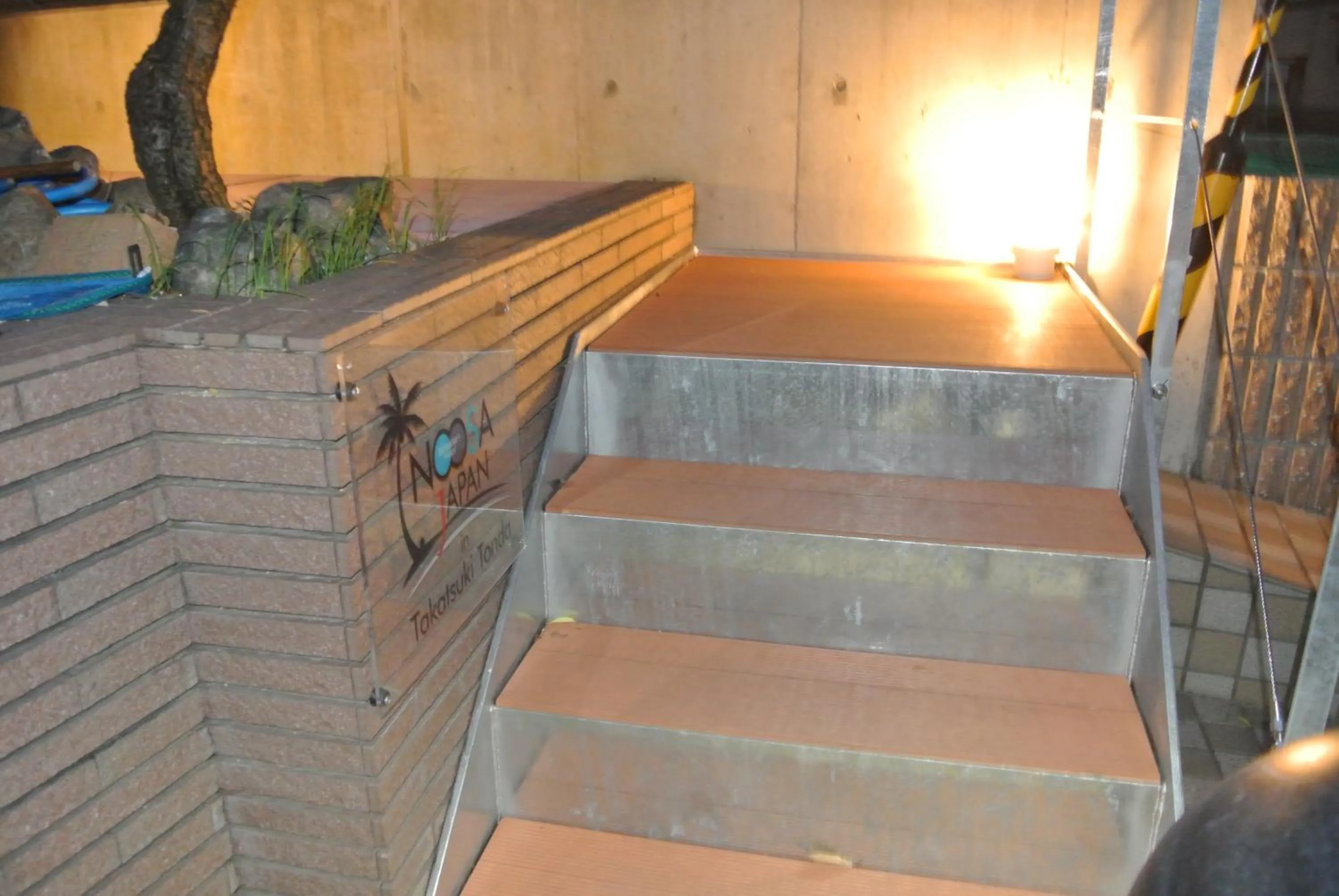 Property building in Backpackers Hotel NOOSA JAPAN in Takatsuki Tonda