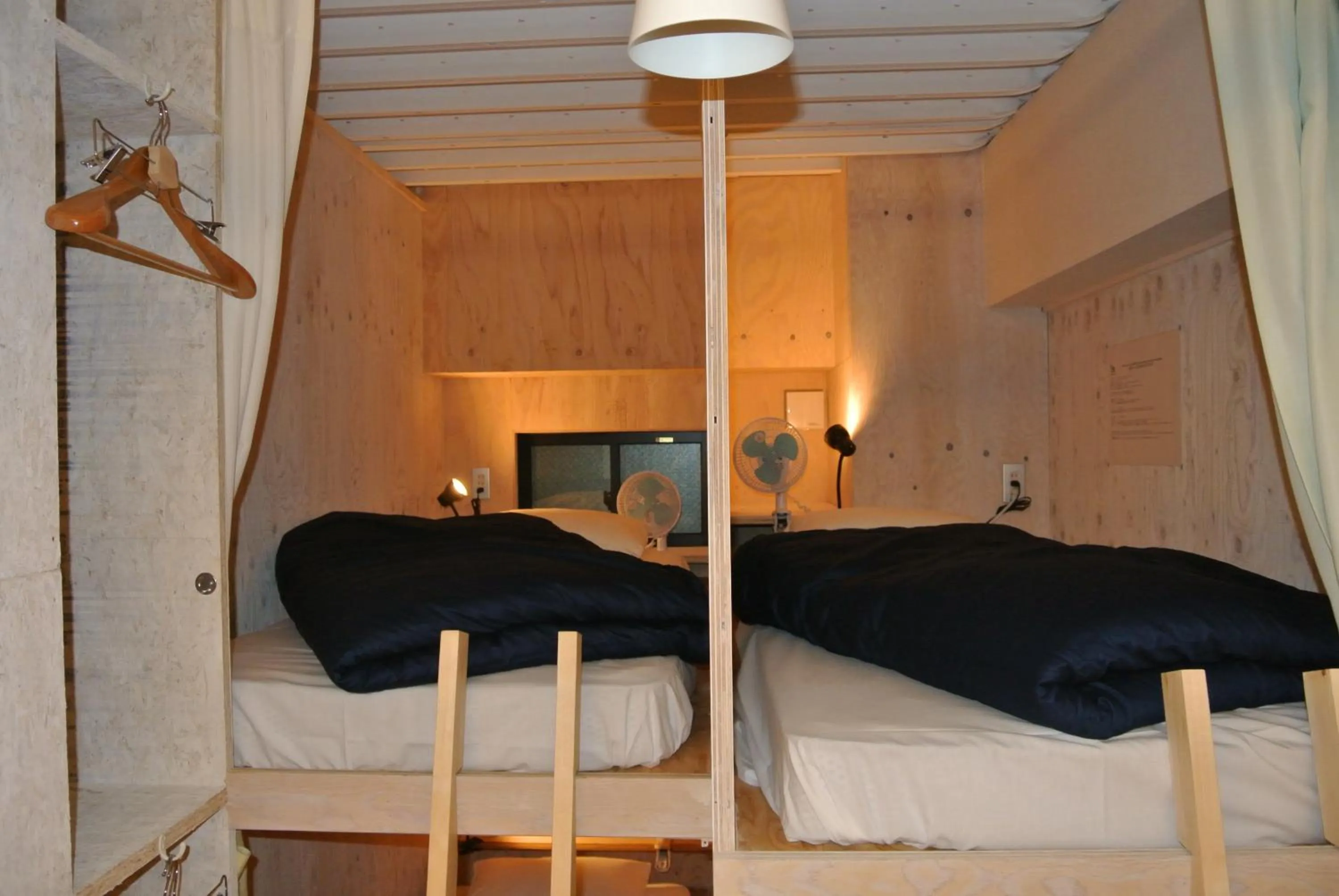 bunk bed, Bed in Backpackers Hotel NOOSA JAPAN in Takatsuki Tonda