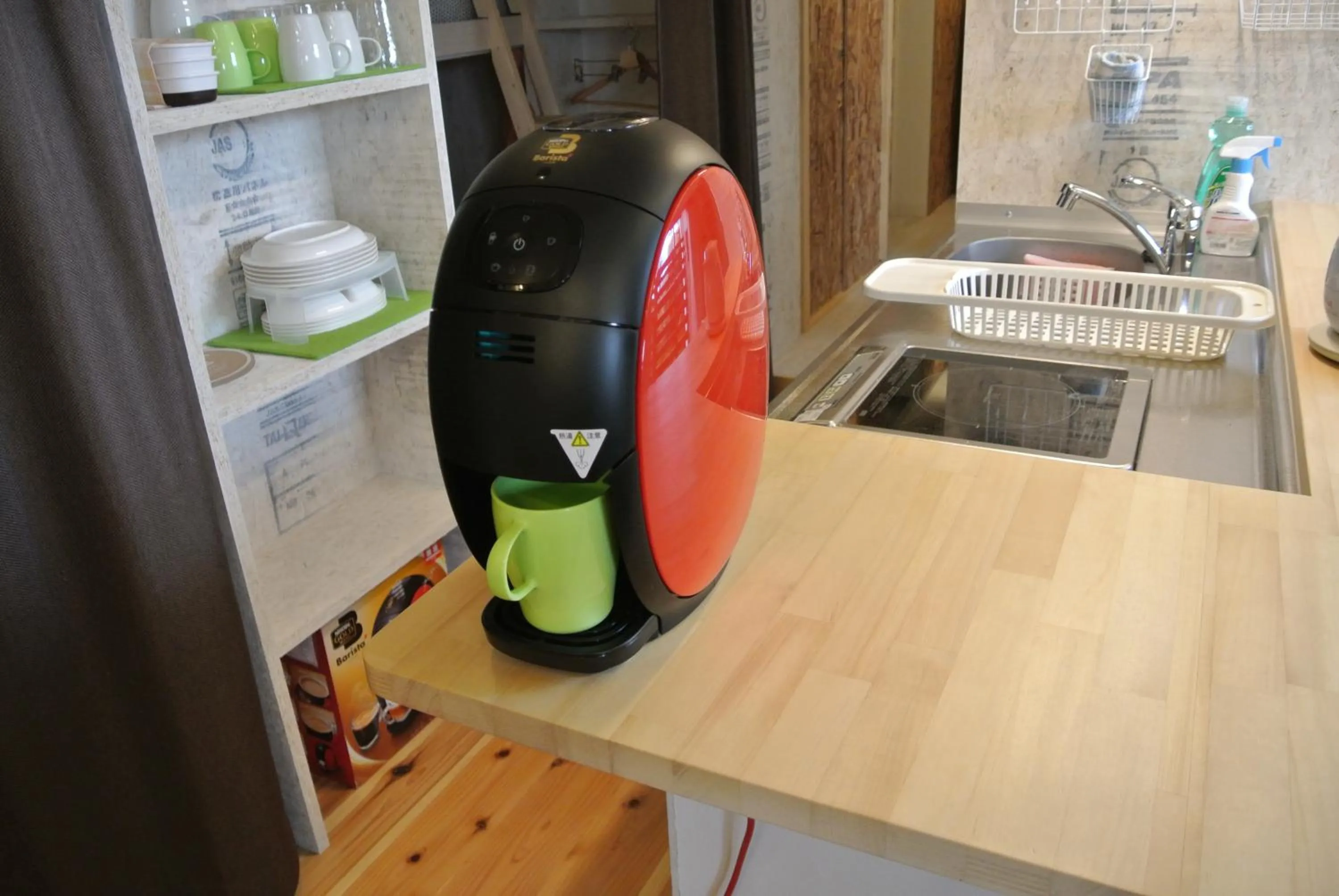 Coffee/tea facilities in Backpackers Hotel NOOSA JAPAN in Takatsuki Tonda