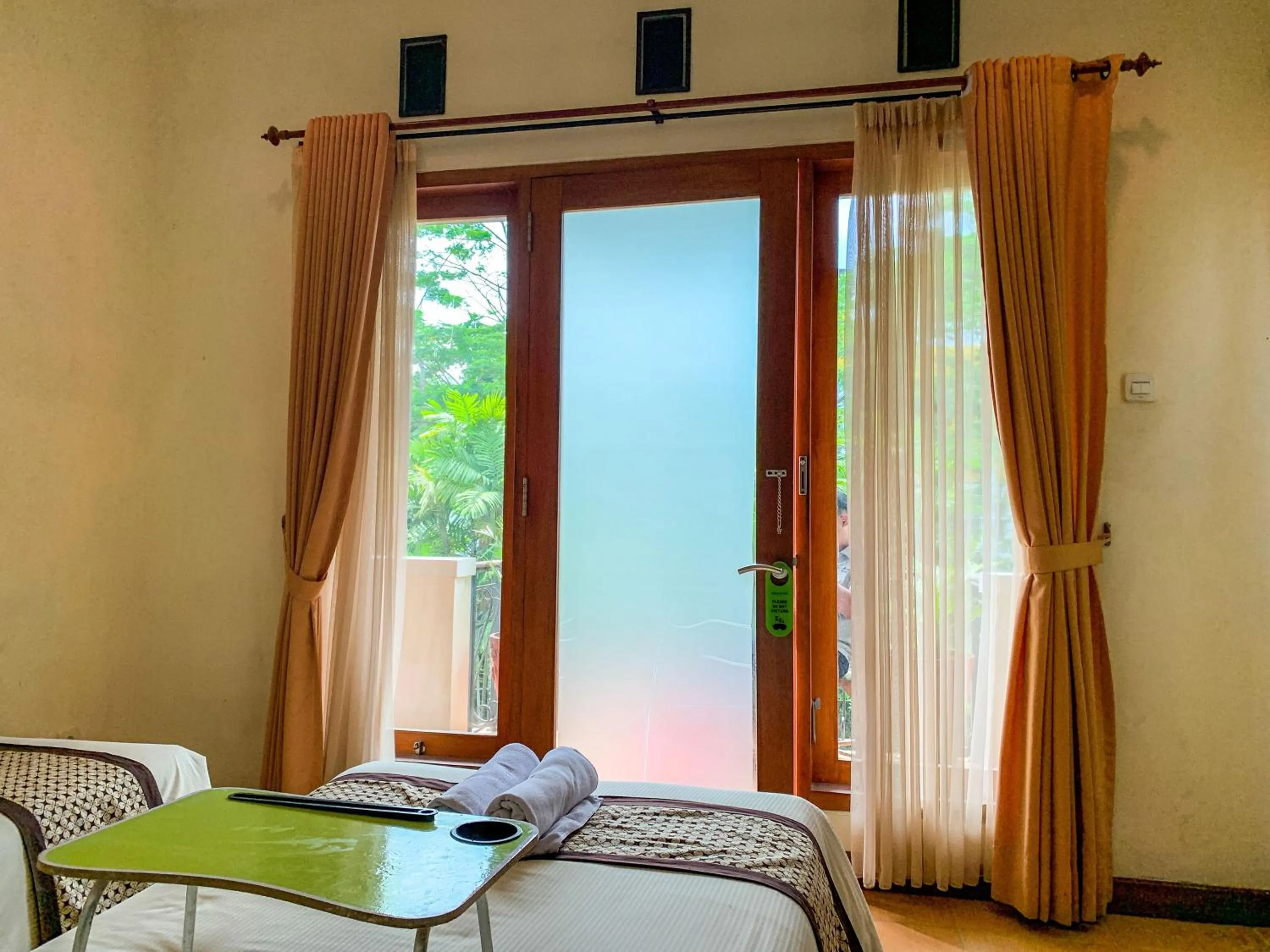 Bed in Urbanview Sasono Putro Condoongcatur by RedDoorz