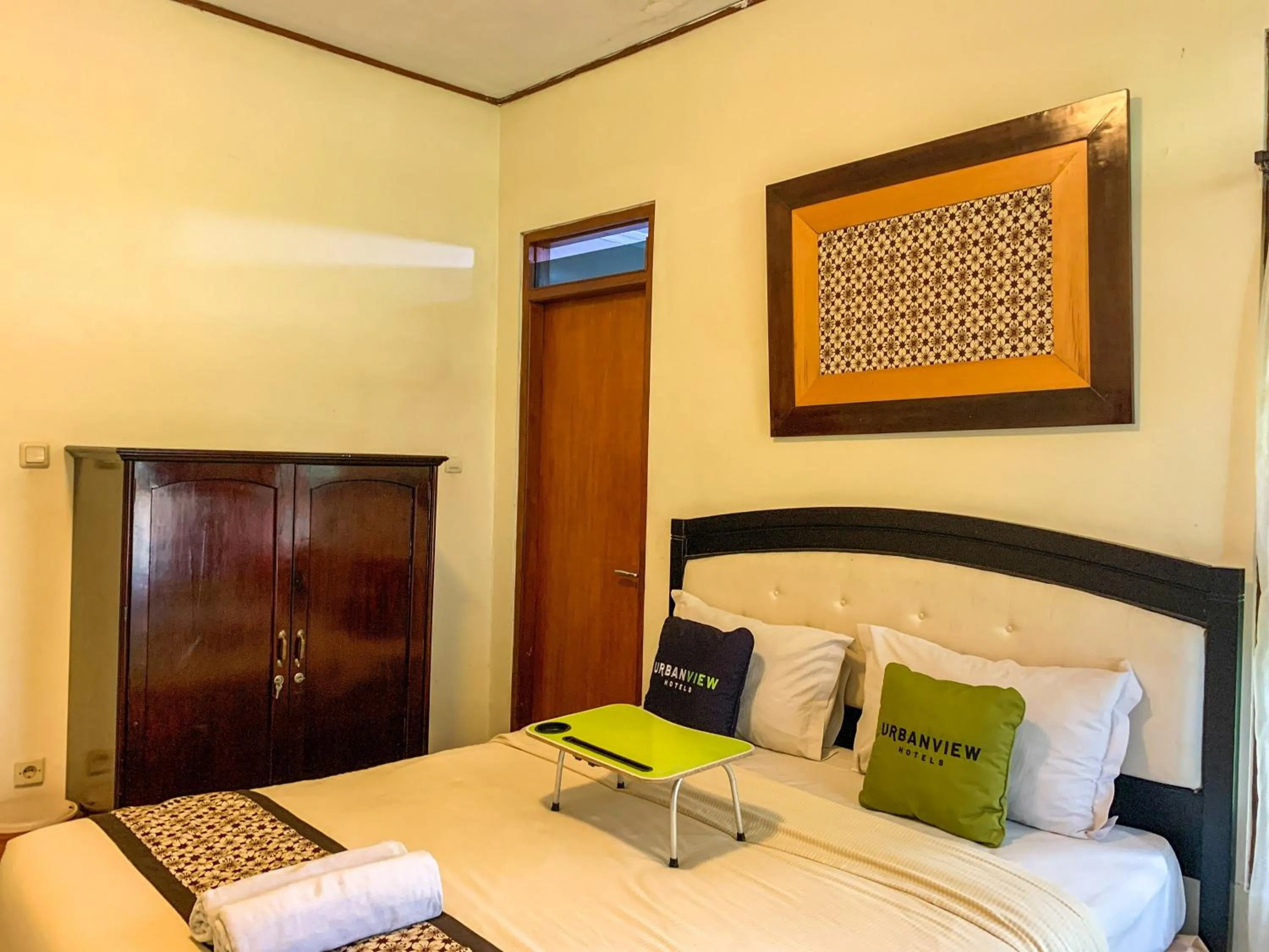 Bed in Urbanview Sasono Putro Condoongcatur by RedDoorz