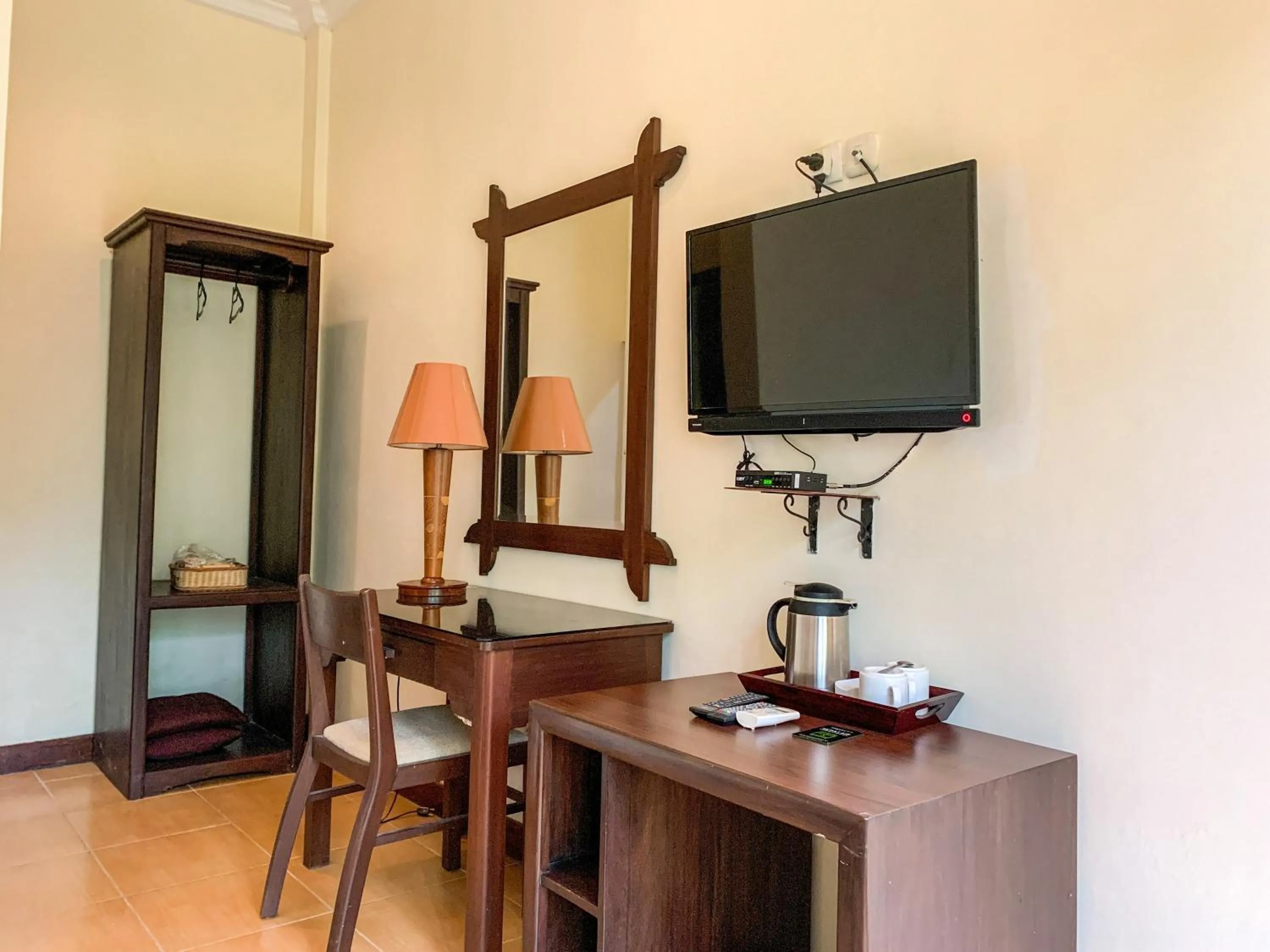 TV and multimedia in Urbanview Sasono Putro Condoongcatur by RedDoorz