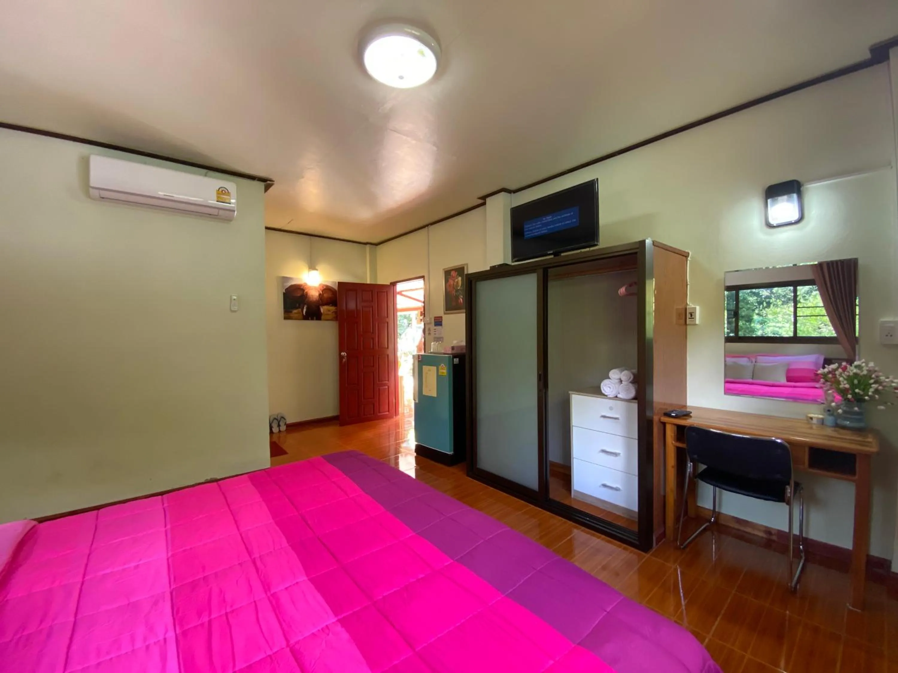 TV and multimedia, Bed in Yayee Homestay