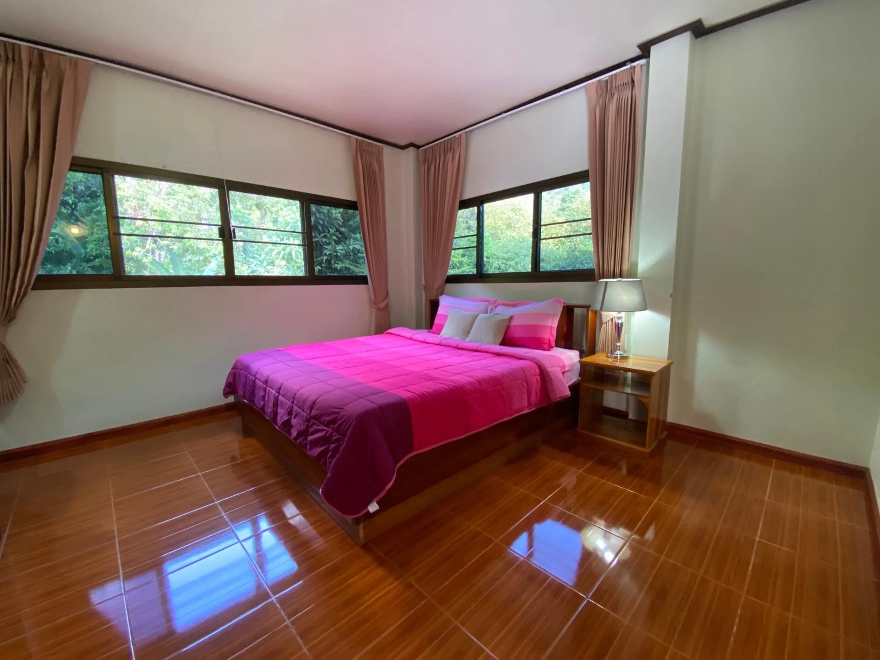 Inner courtyard view, Bed in Yayee Homestay