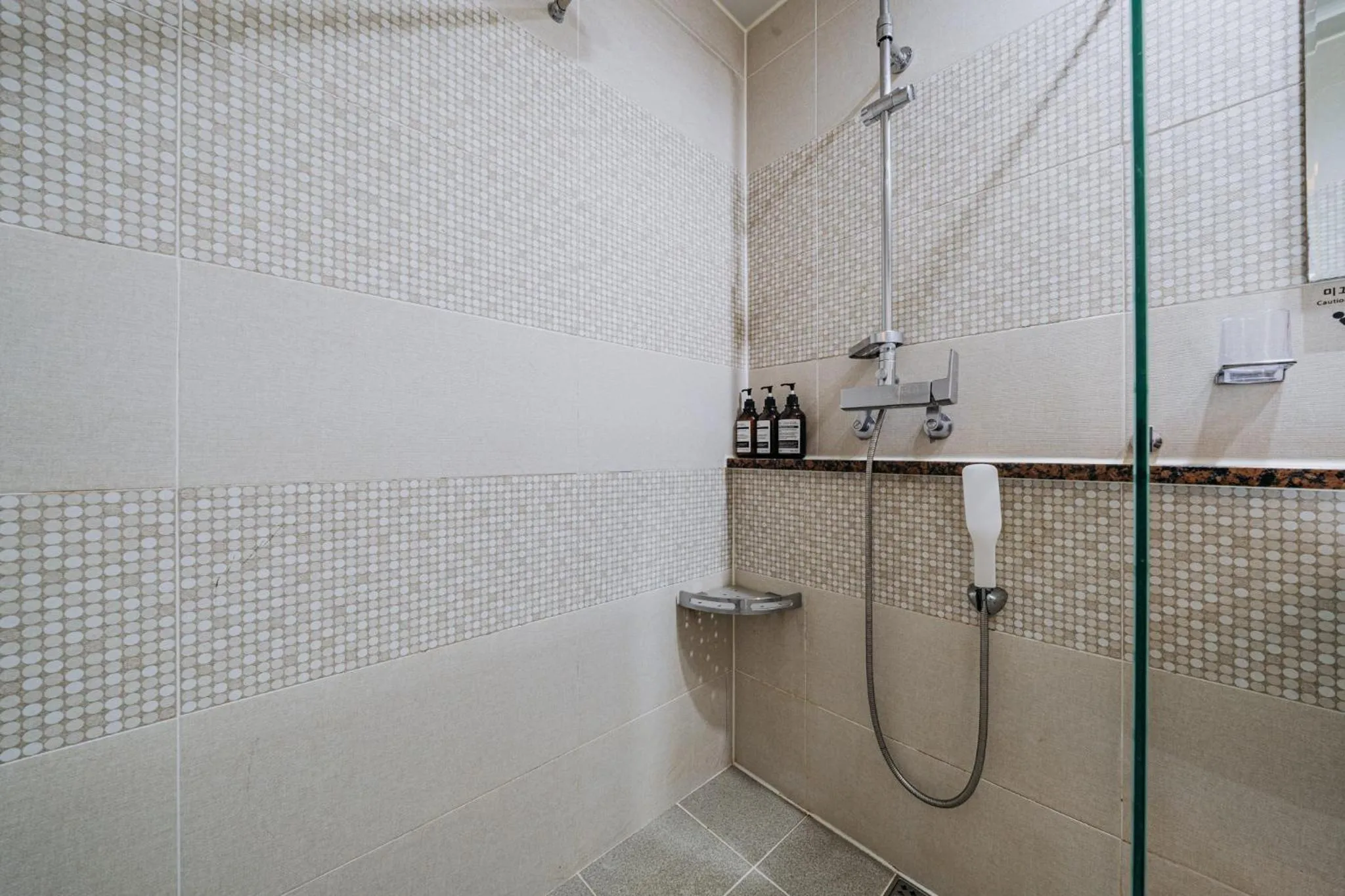 Shower in Nohyung Hotel