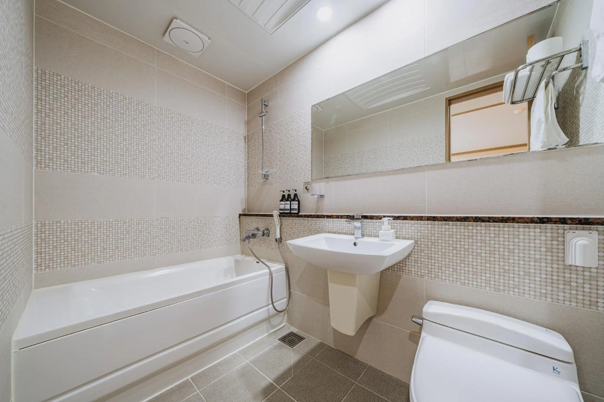 Toilet in Nohyung Hotel