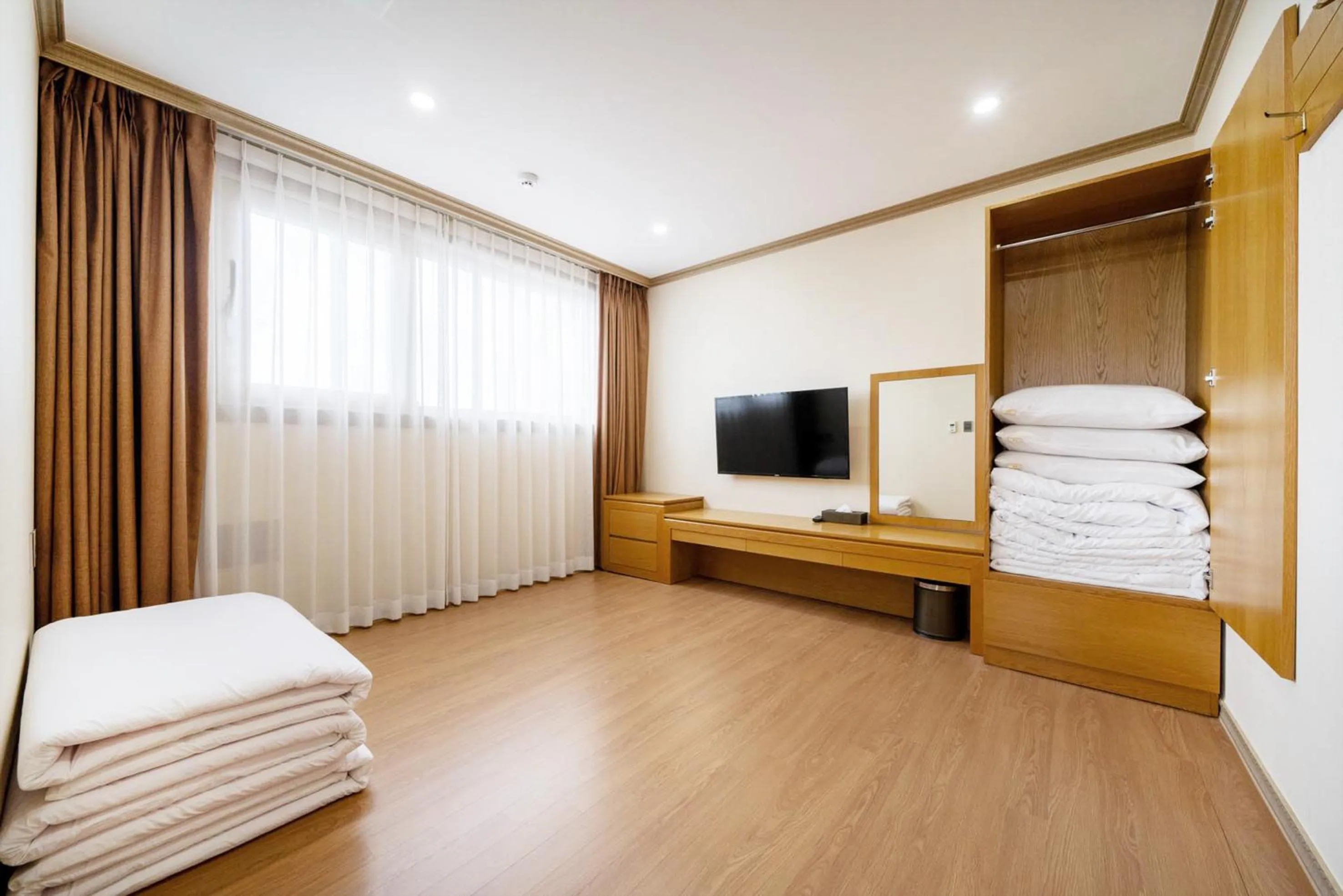 Decorative detail, Bed in Nohyung Hotel