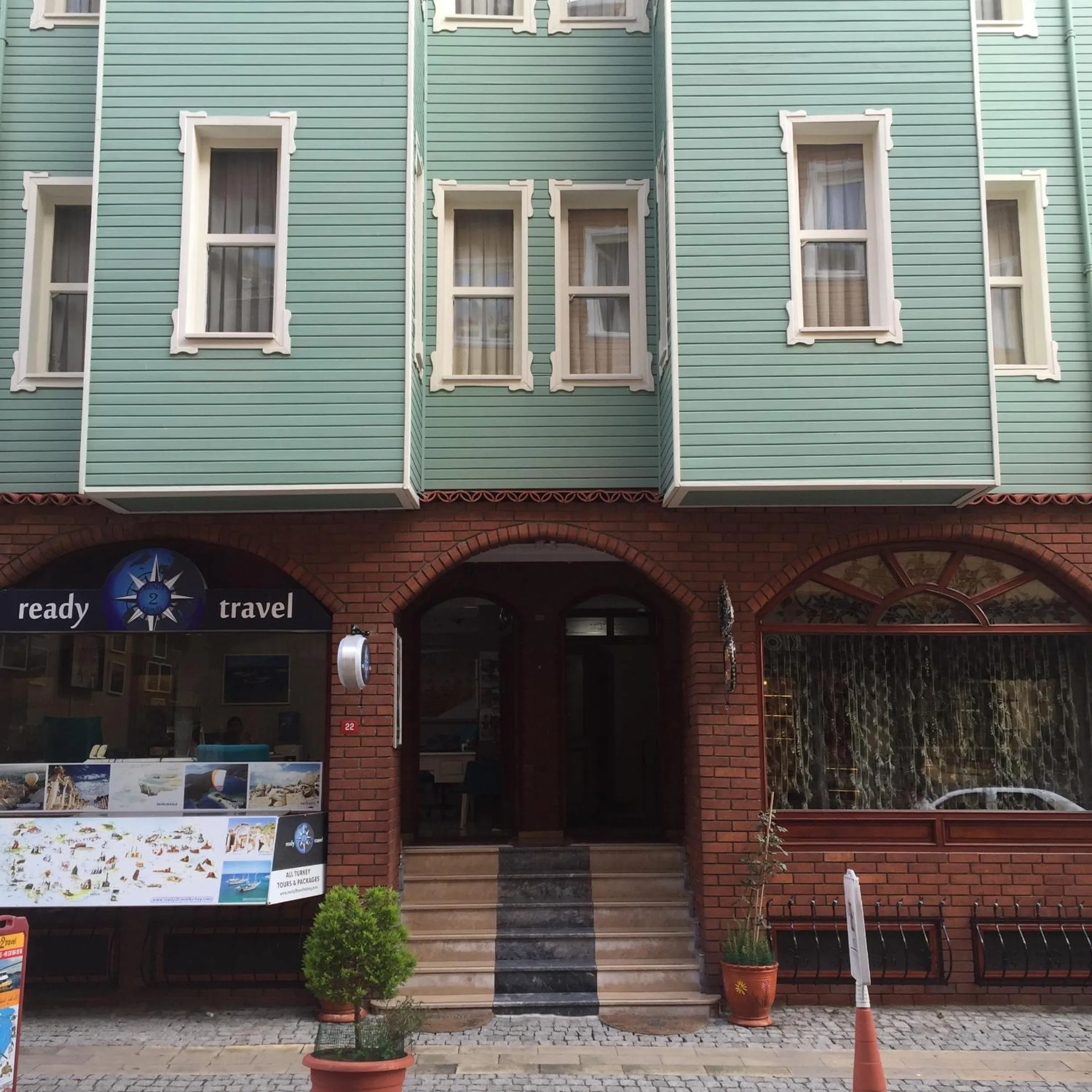 Facade/entrance in Side Hotel