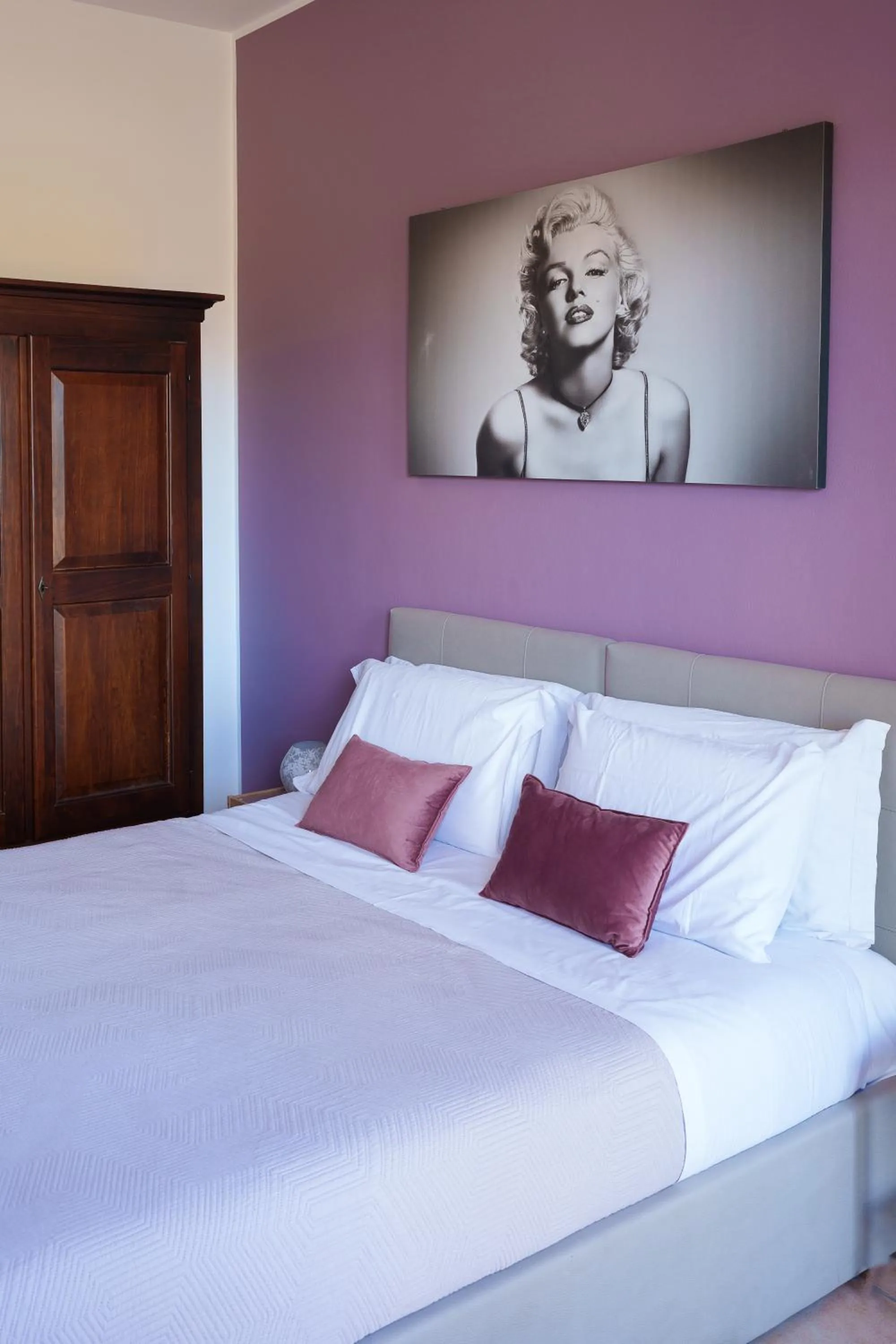 Bed in La Dolce Vita