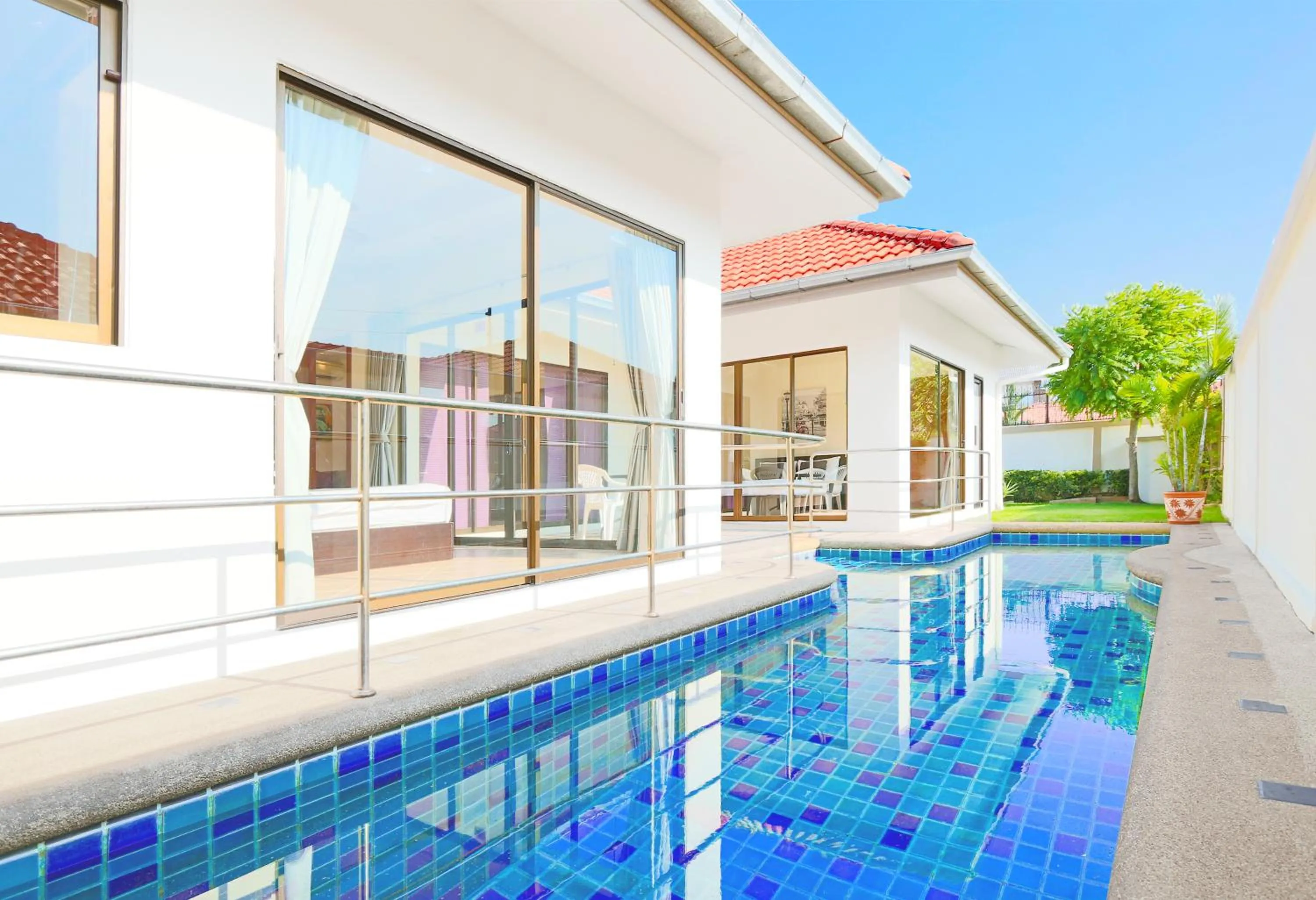 Swimming pool in Magic Villas Pattaya