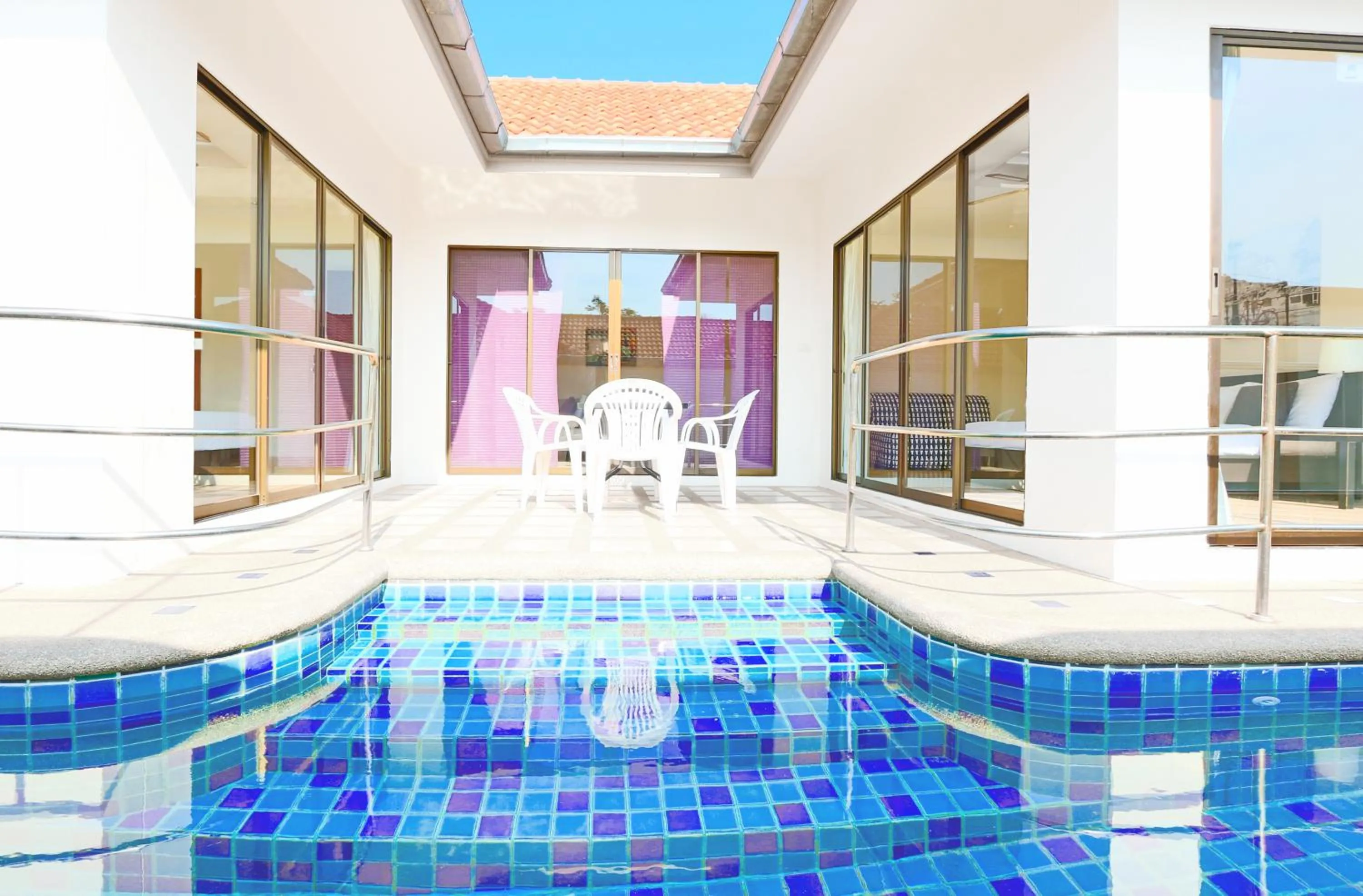 Swimming pool in Magic Villas Pattaya