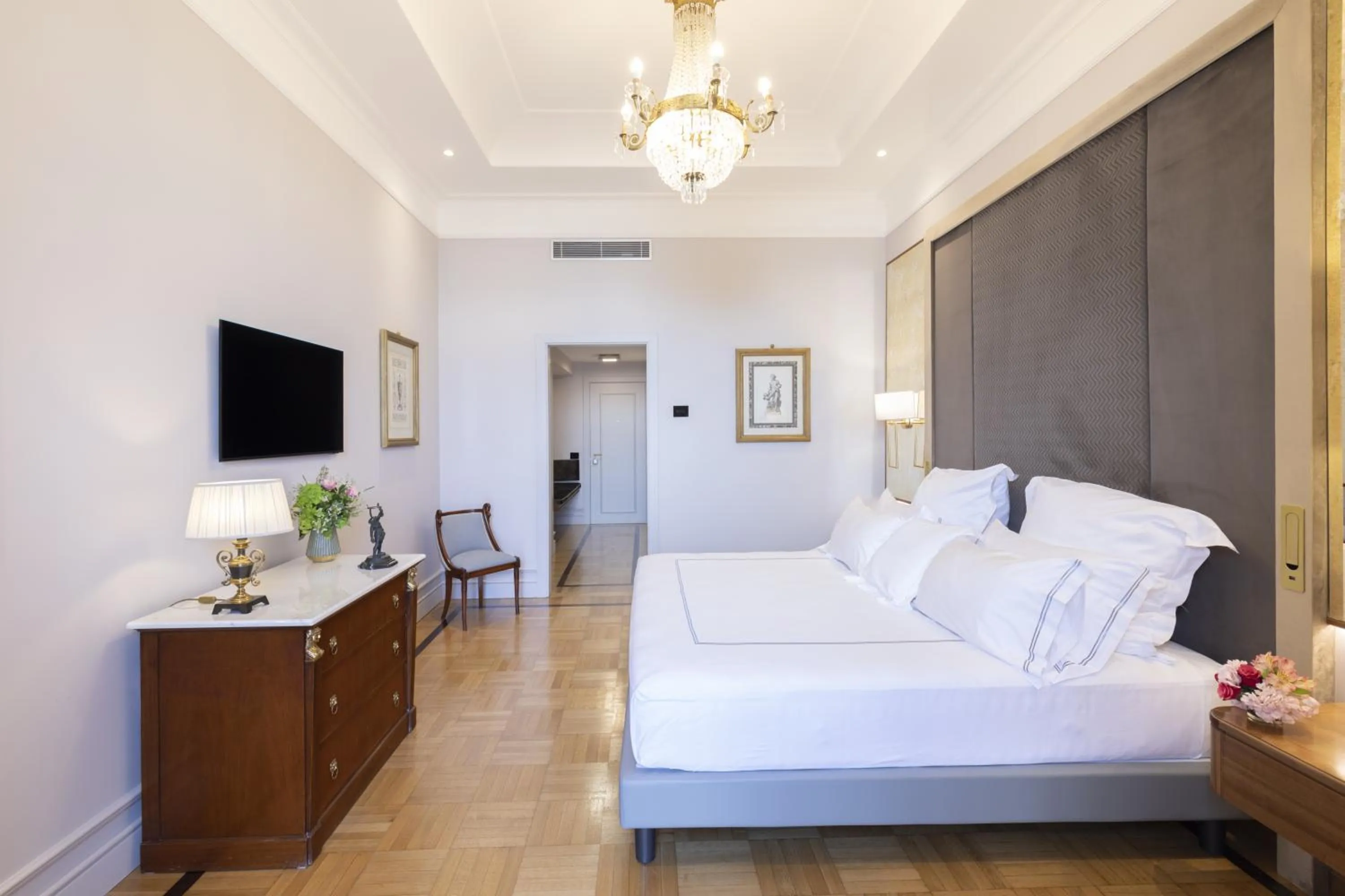 Bed in Grand Hotel Parker's