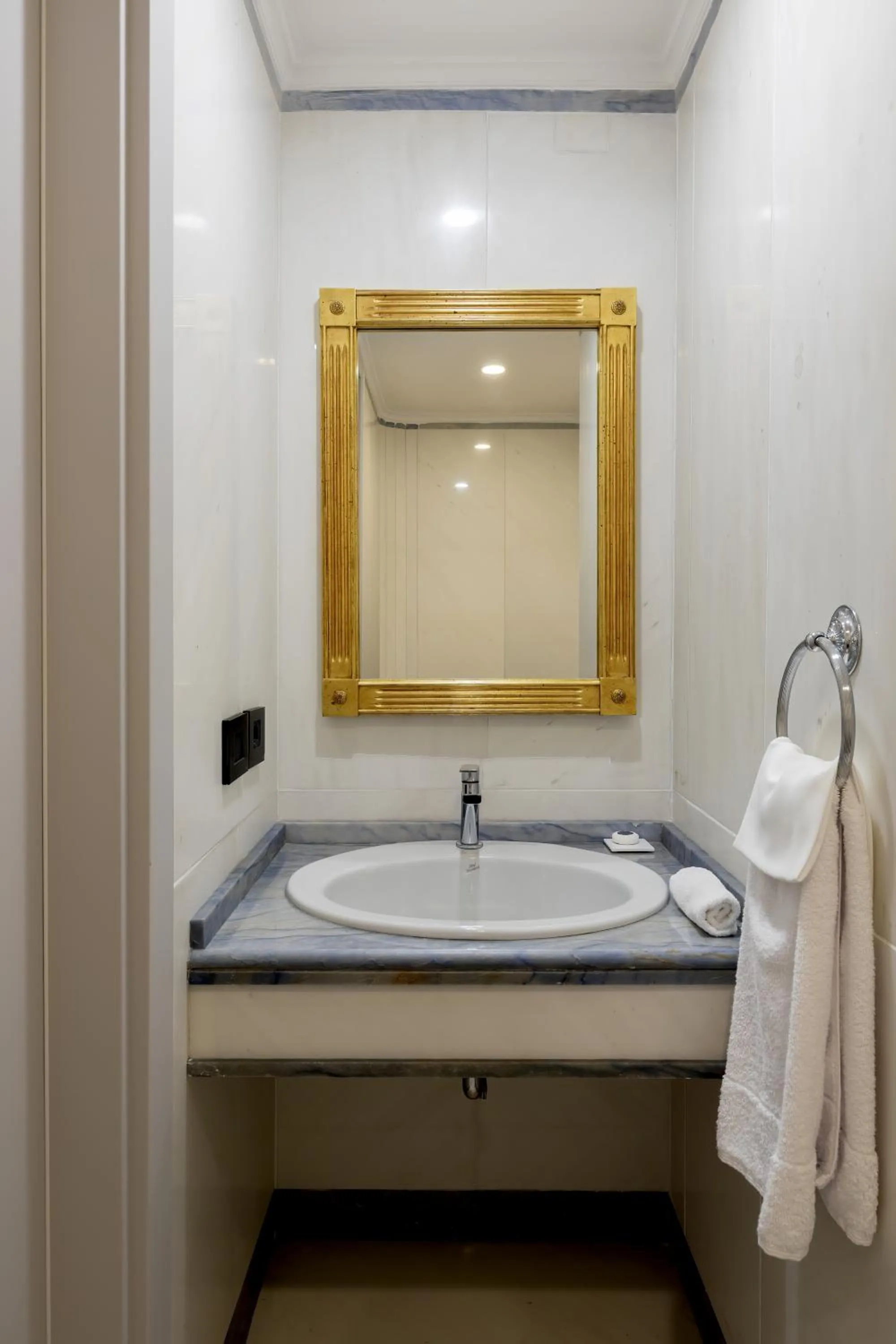 Bathroom in Grand Hotel Parker's