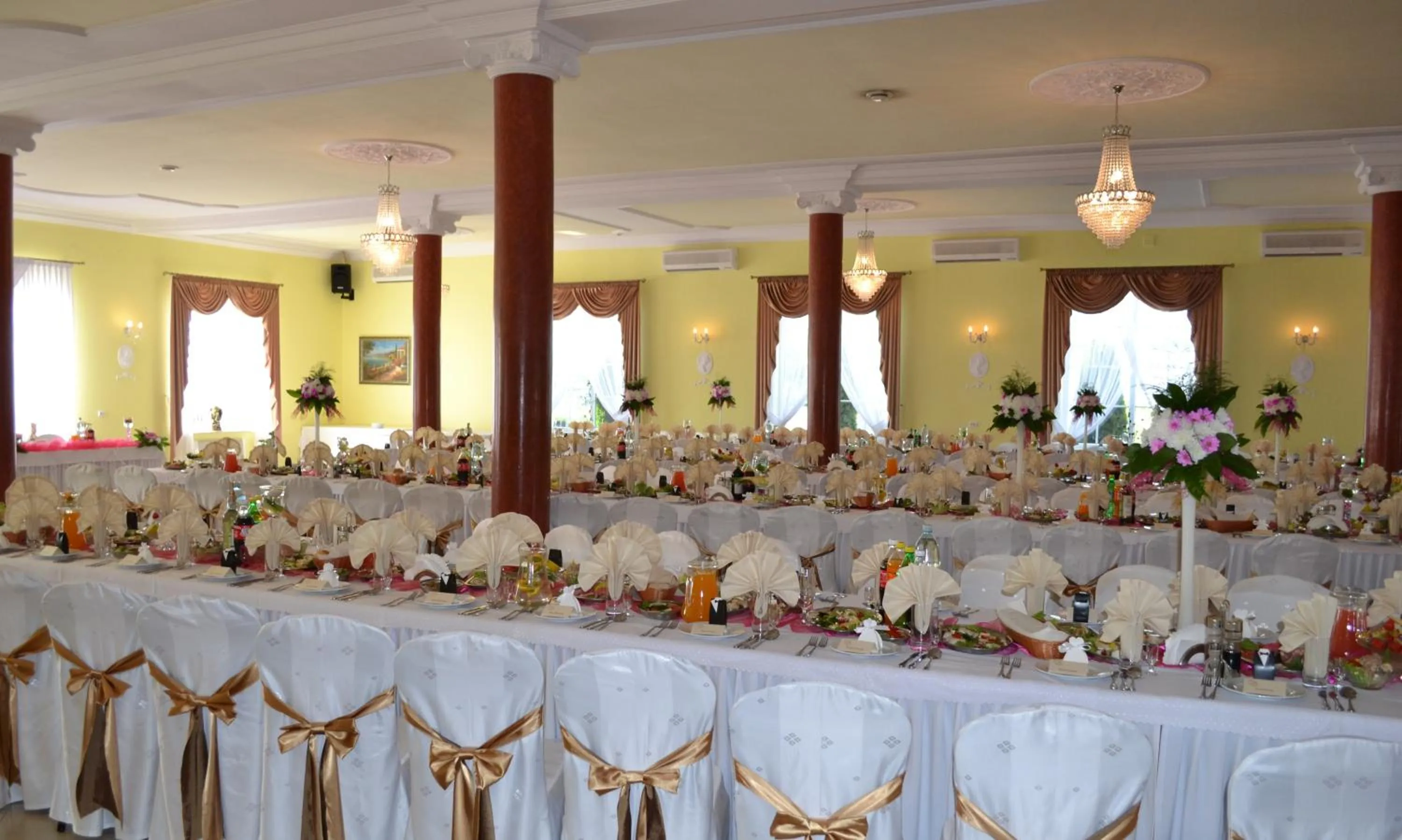 Banquet/Function facilities in Hotelik Karter