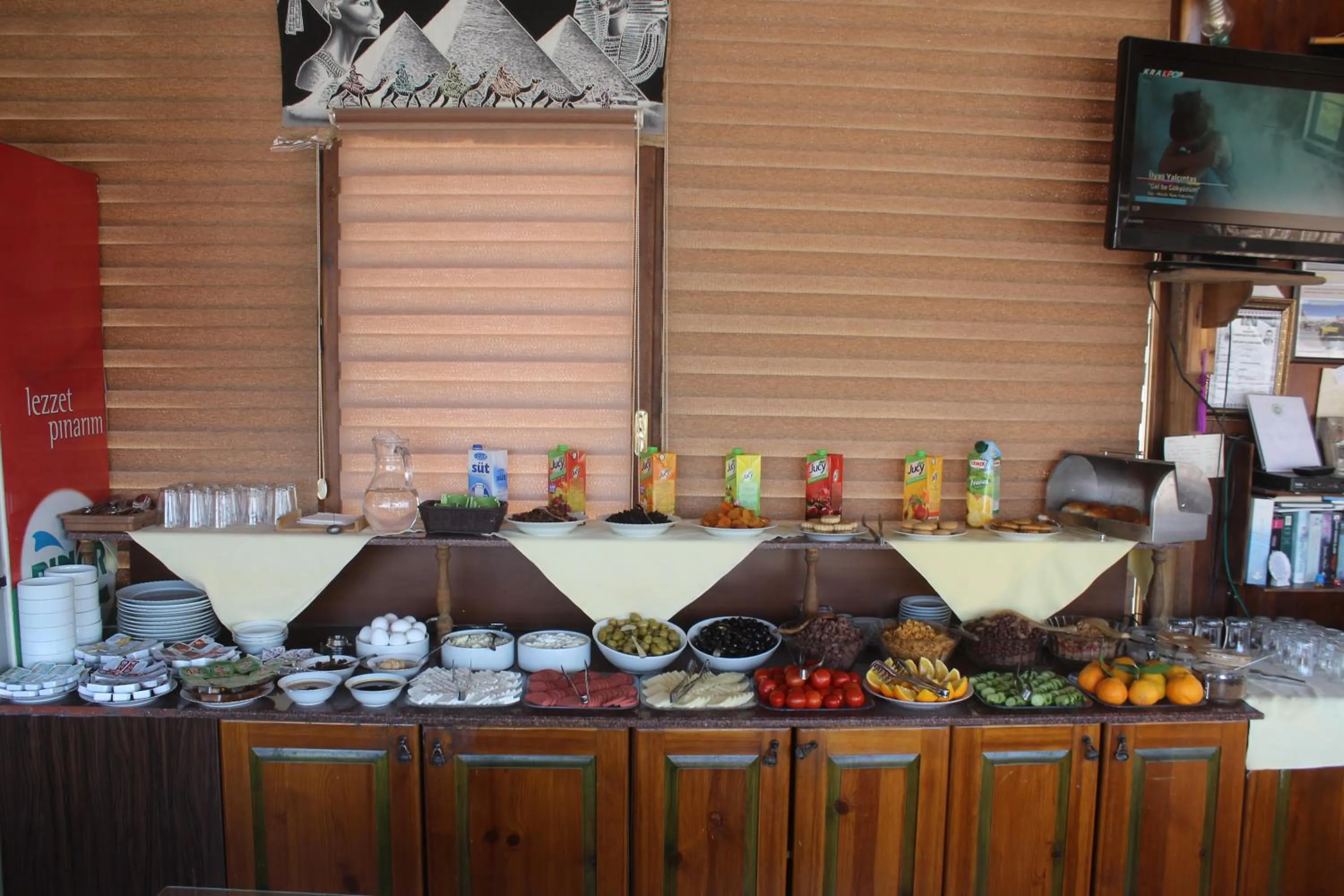 Restaurant/places to eat in Center Cave House