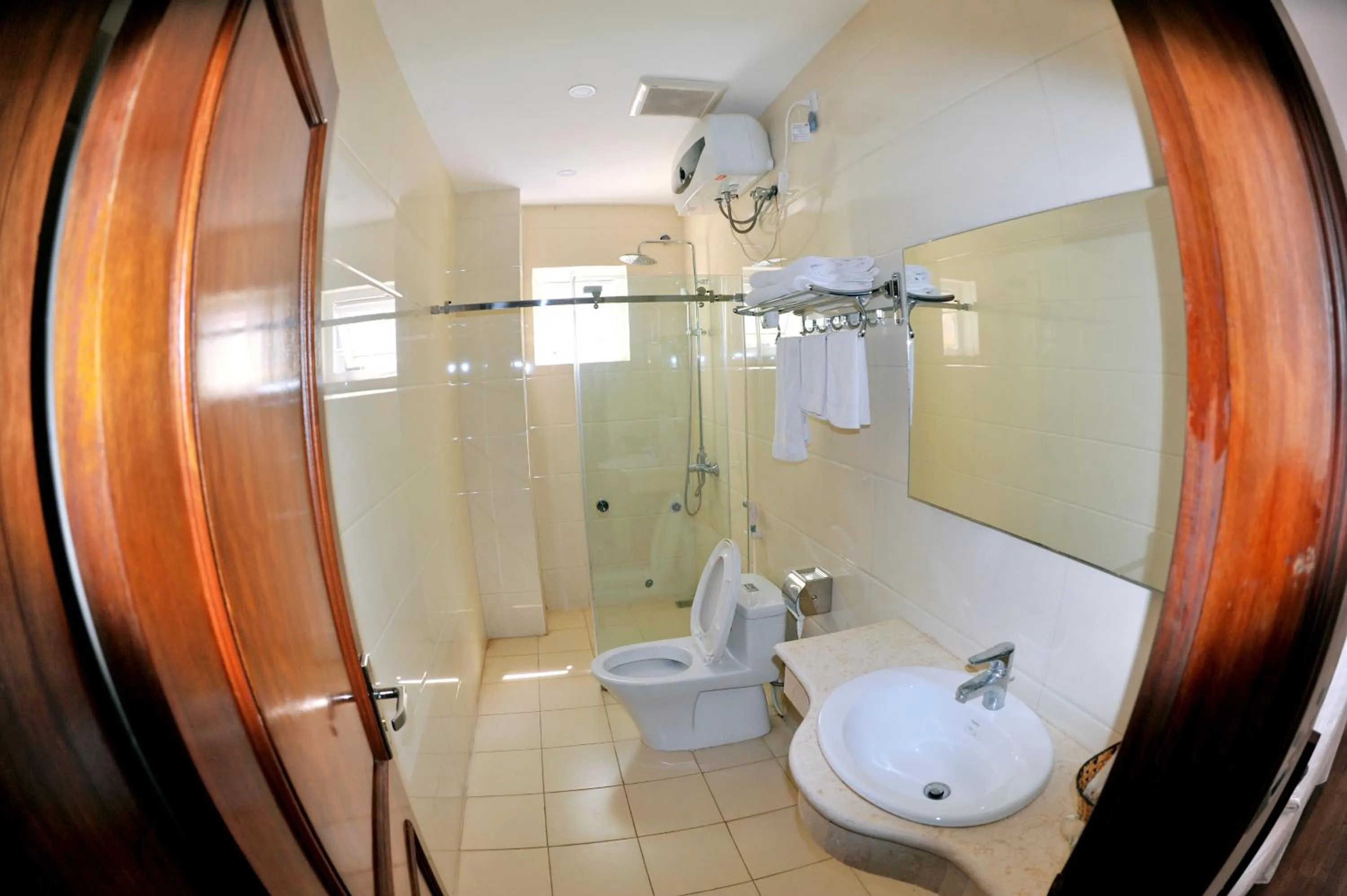 Shower in Thuan Thanh Hotel