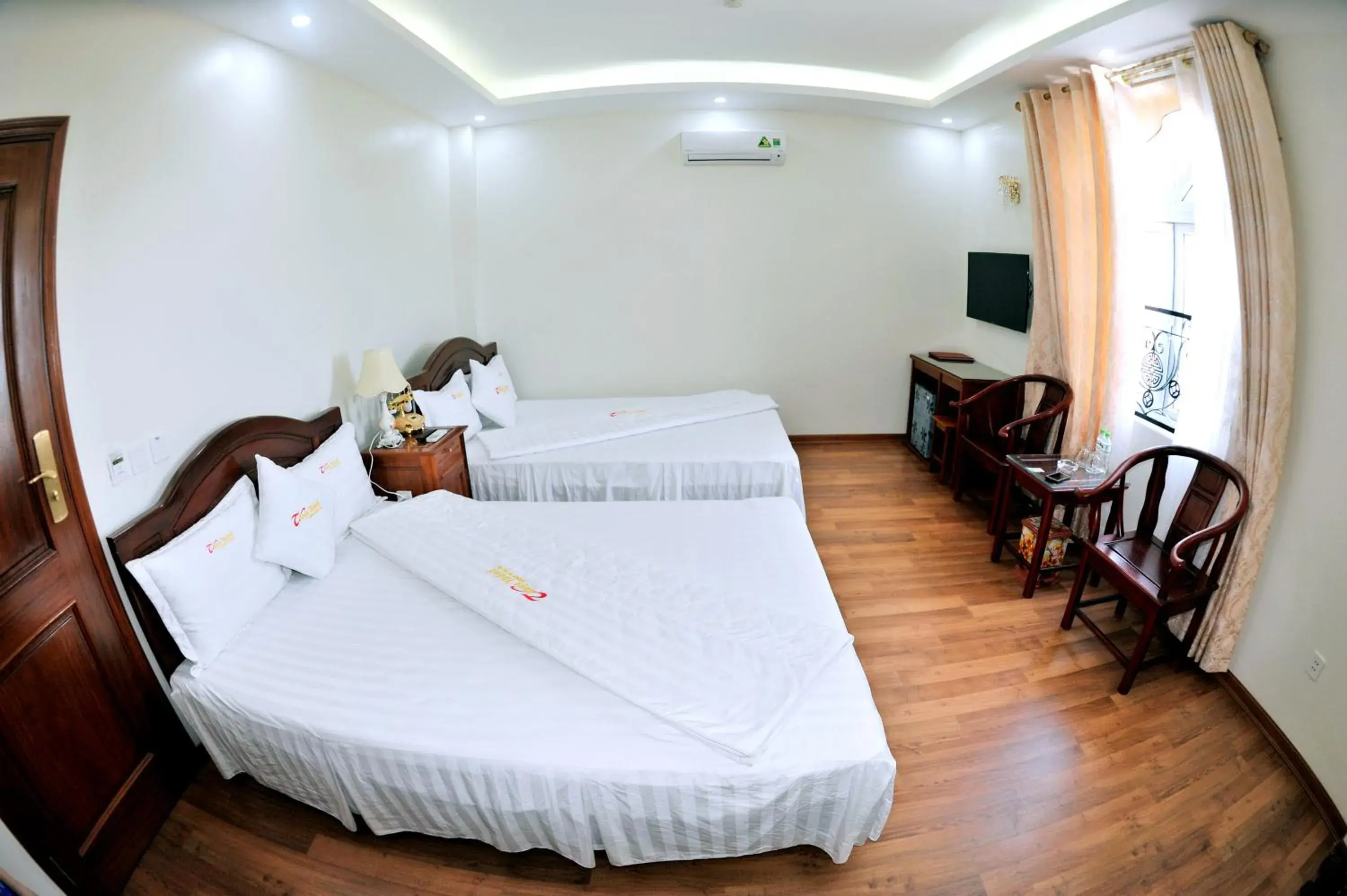 Triple Room with Pool View in Thuan Thanh Hotel Triple Room with Pool View in Thuan Thanh Hotel