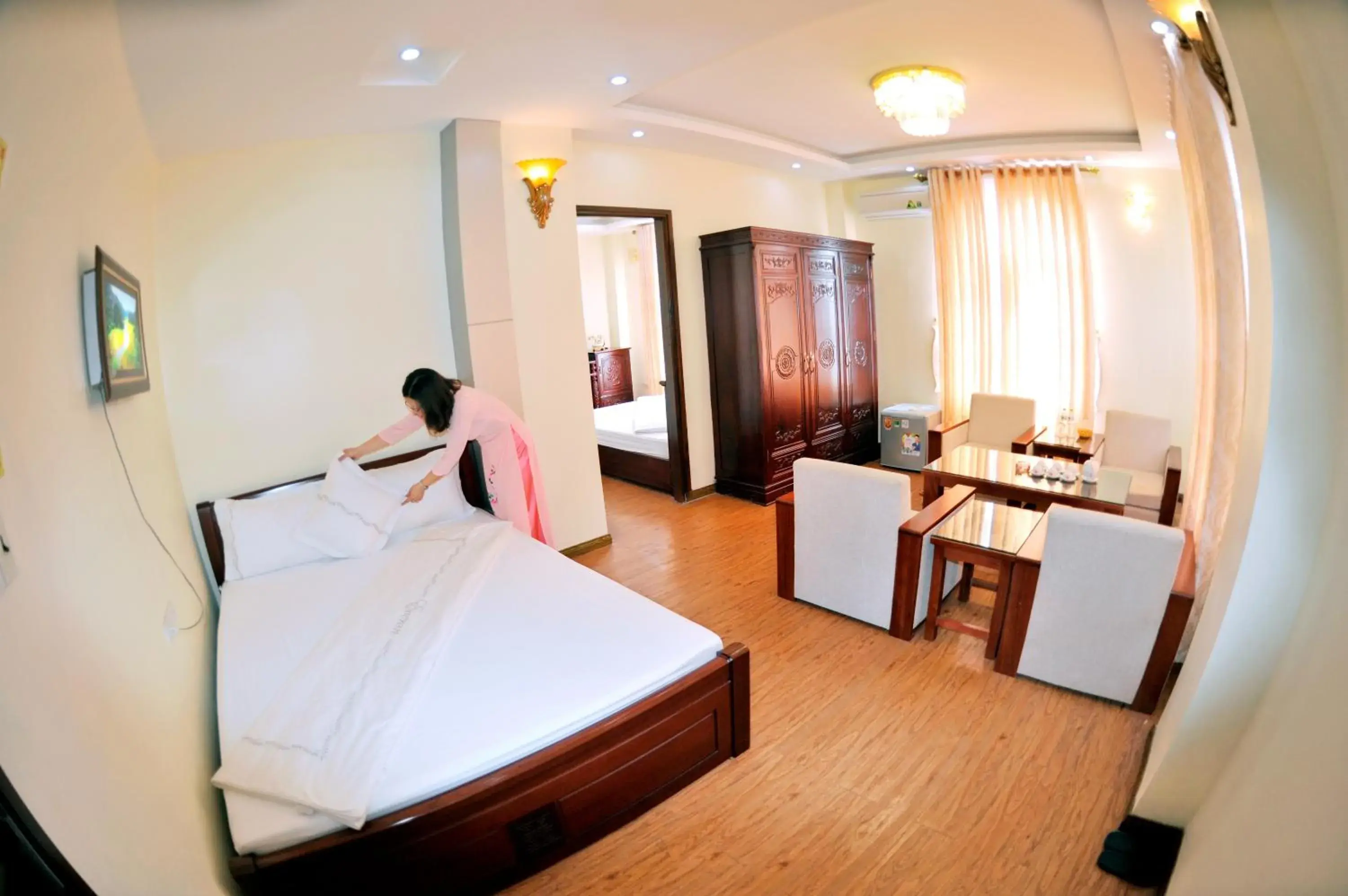 Family Room with Balcony in Thuan Thanh Hotel Family Room with Balcony in Thuan Thanh Hotel