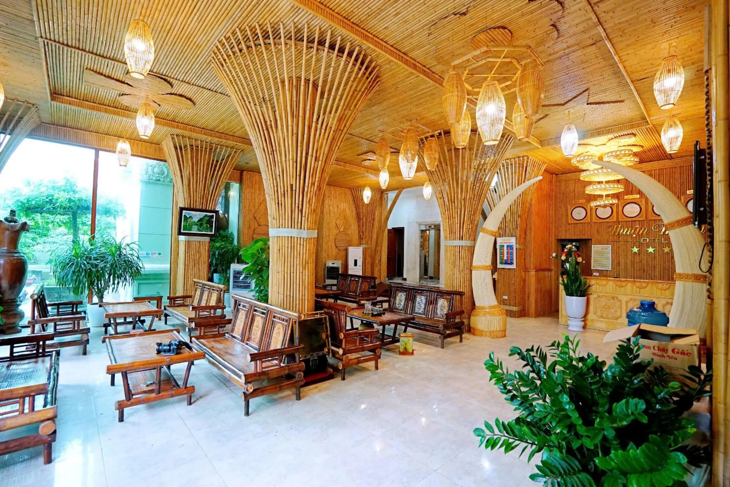 Living room in Thuan Thanh Hotel