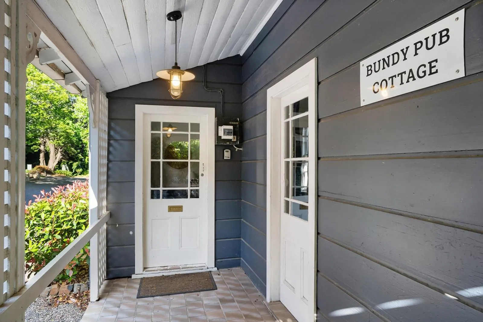 Facade/entrance in Bundanoon Hotel