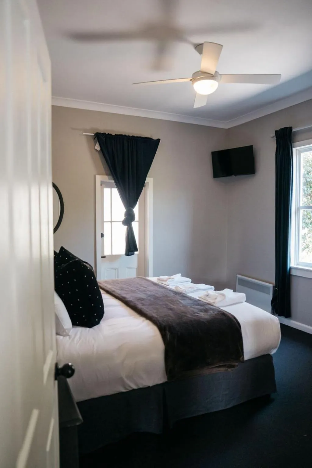 Bed in Bundanoon Hotel