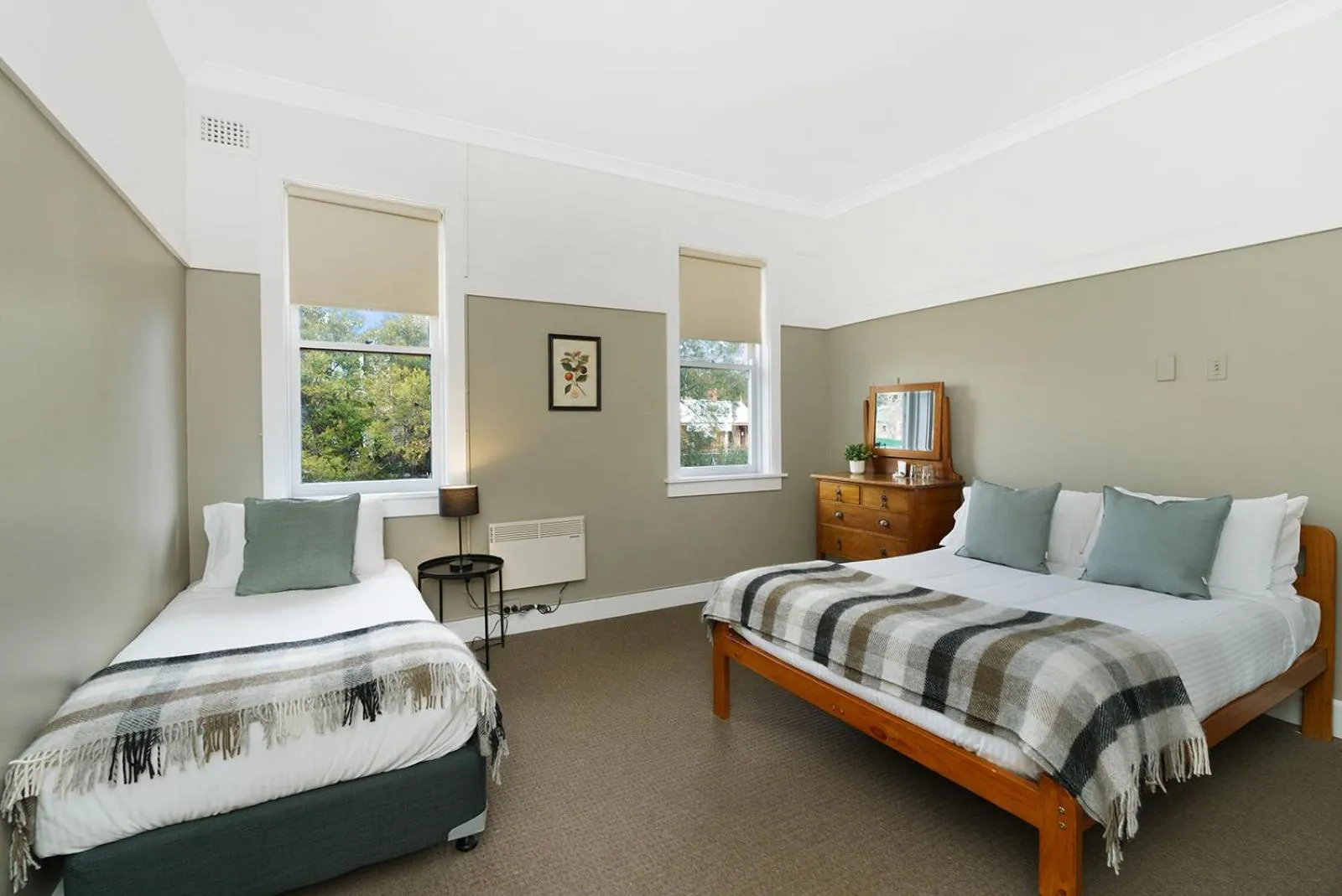 Bedroom, Bed in Bundanoon Hotel